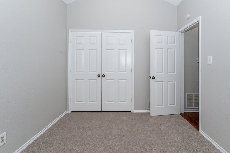Photo 18 of 25 - 6110 Blueridge Ct, Arlington, TX 76016