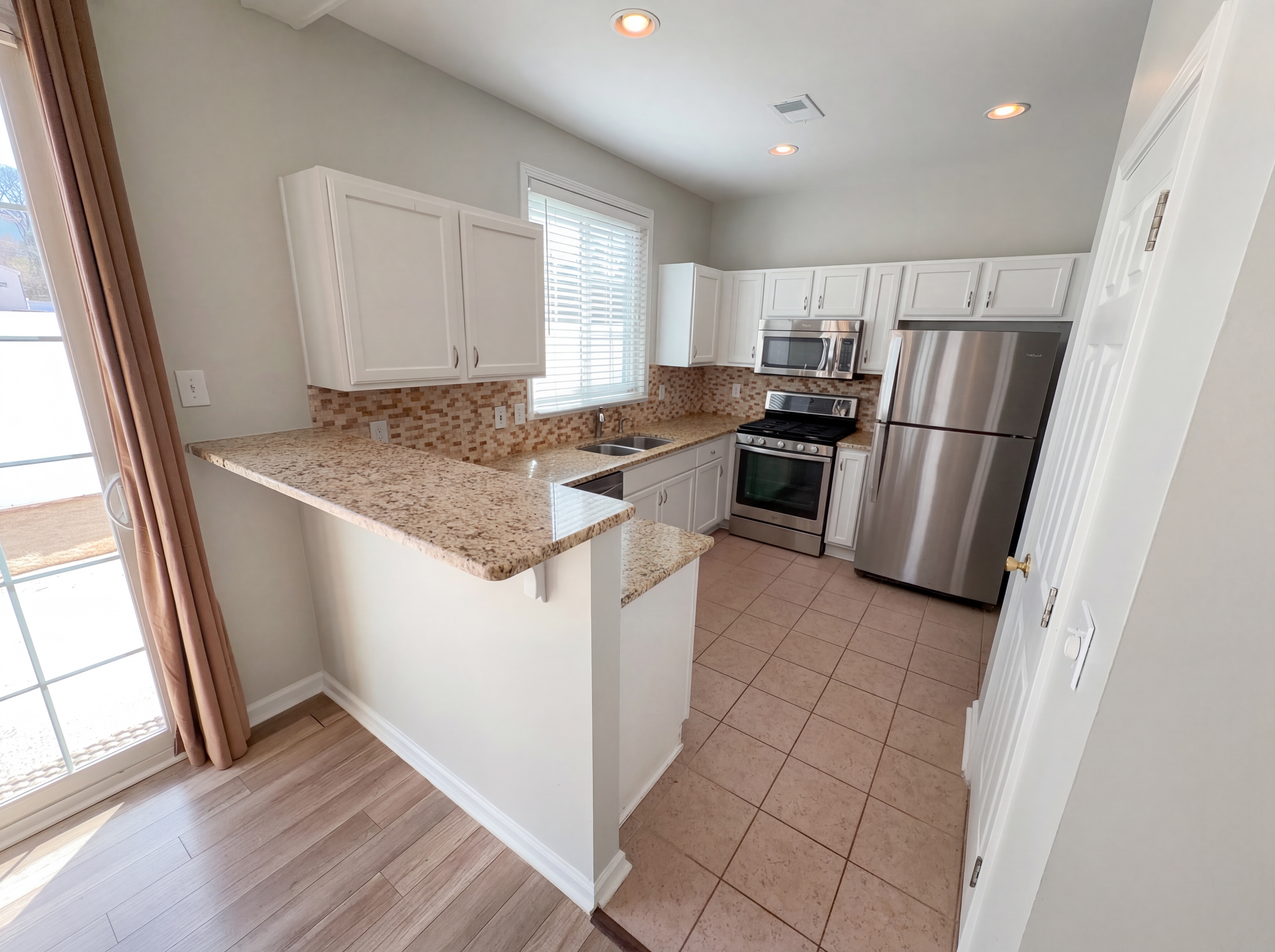 Photo 2 of 19 of 244 Manley Ct, Woodstock, GA