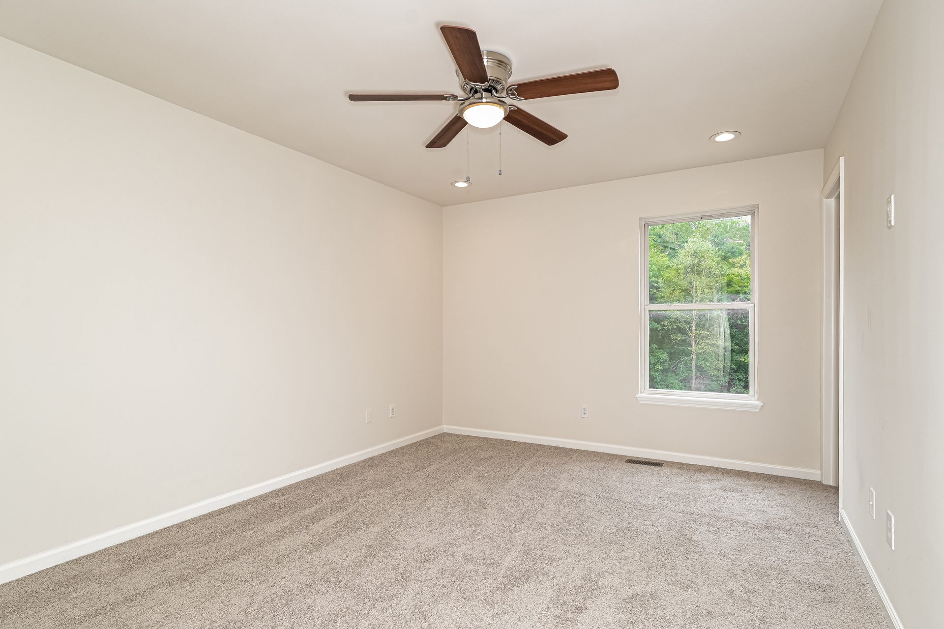 Photo 4 of 21 of 162 Trotters Creek Ln, Wright City, MO