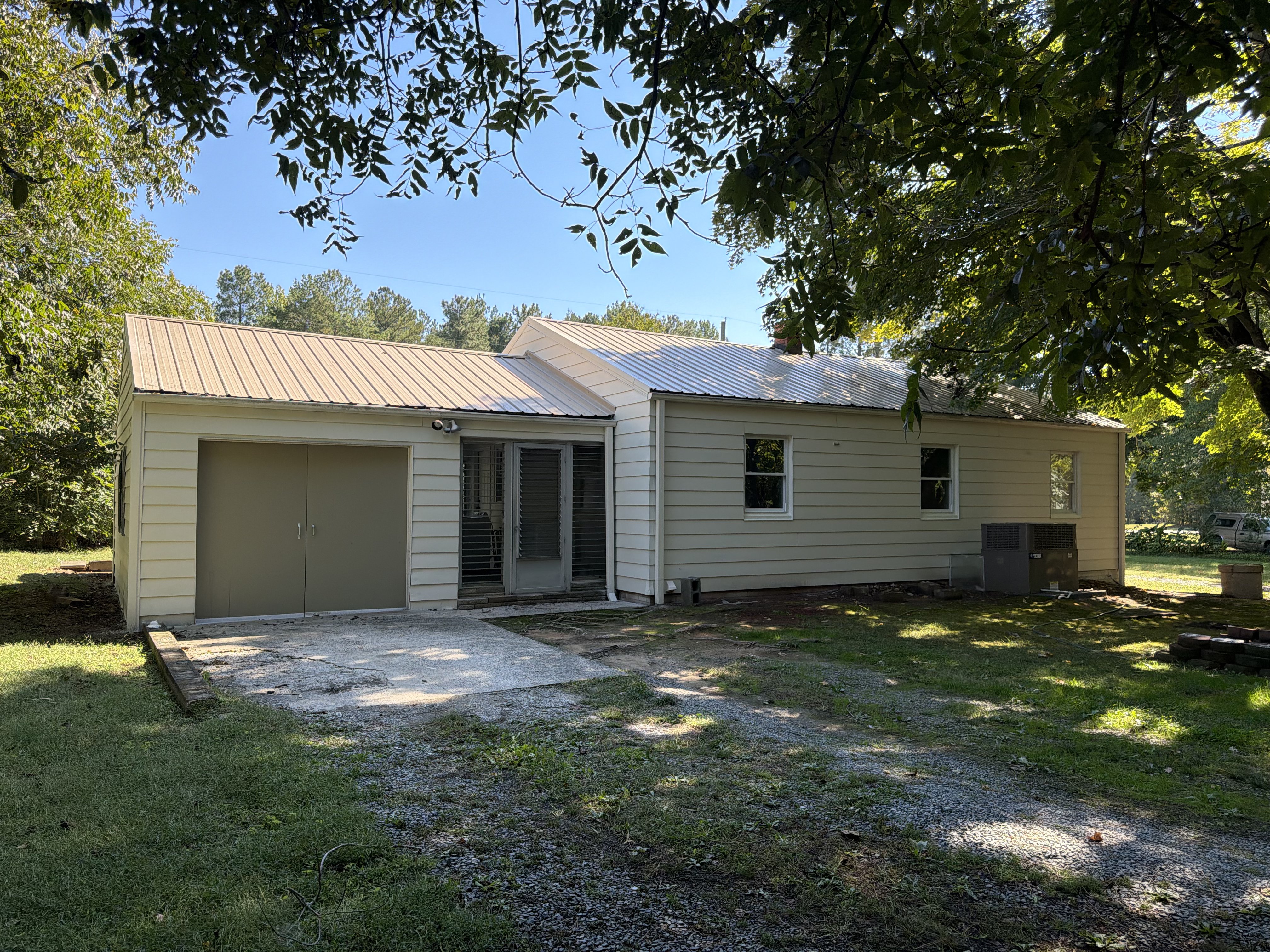 Photo 5 of 22 of 3511 Helmstetler Rd, Lexington, NC