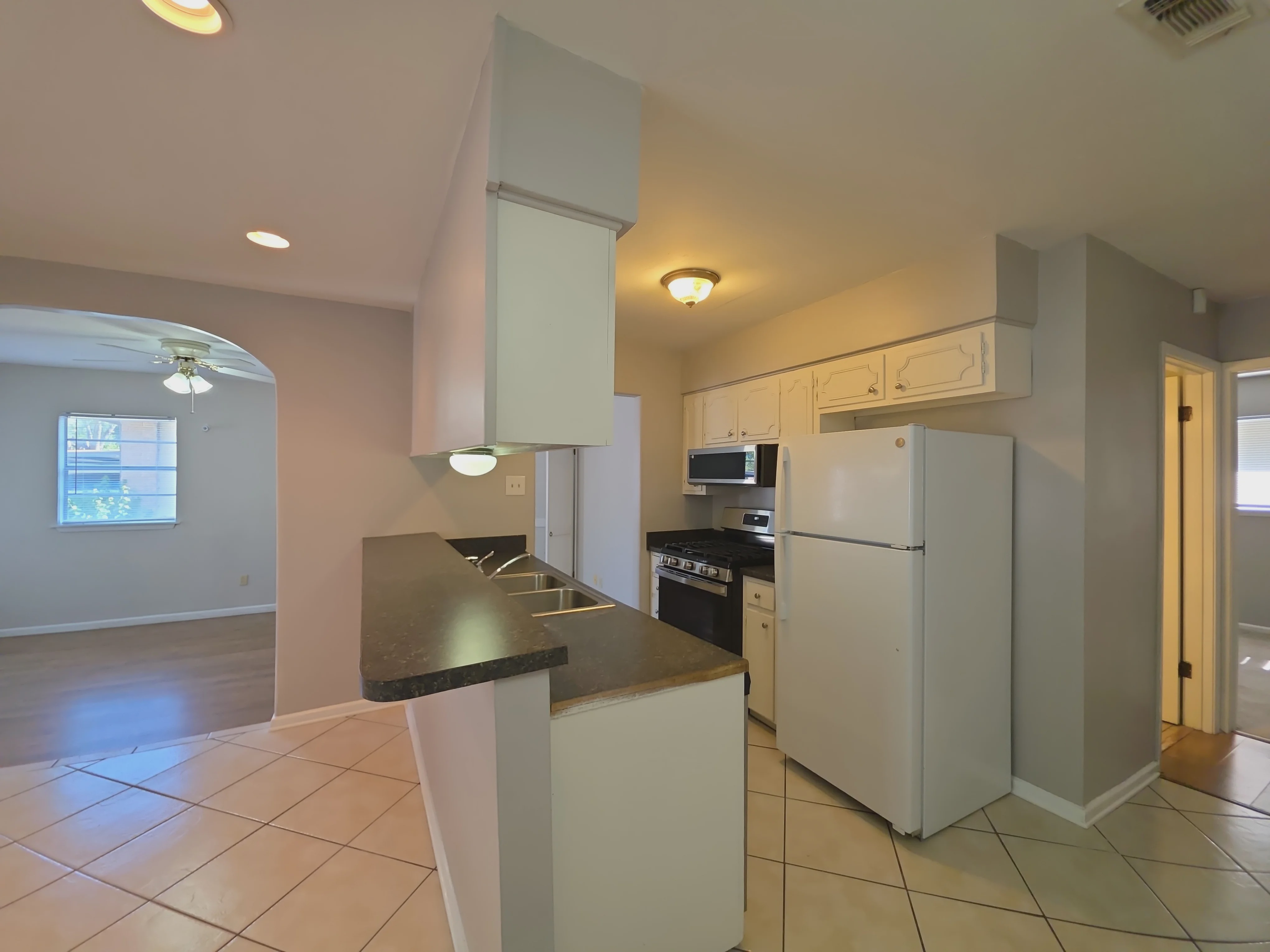 Photo 8 of 37 of 13638 Coleridge St, San Antonio, TX