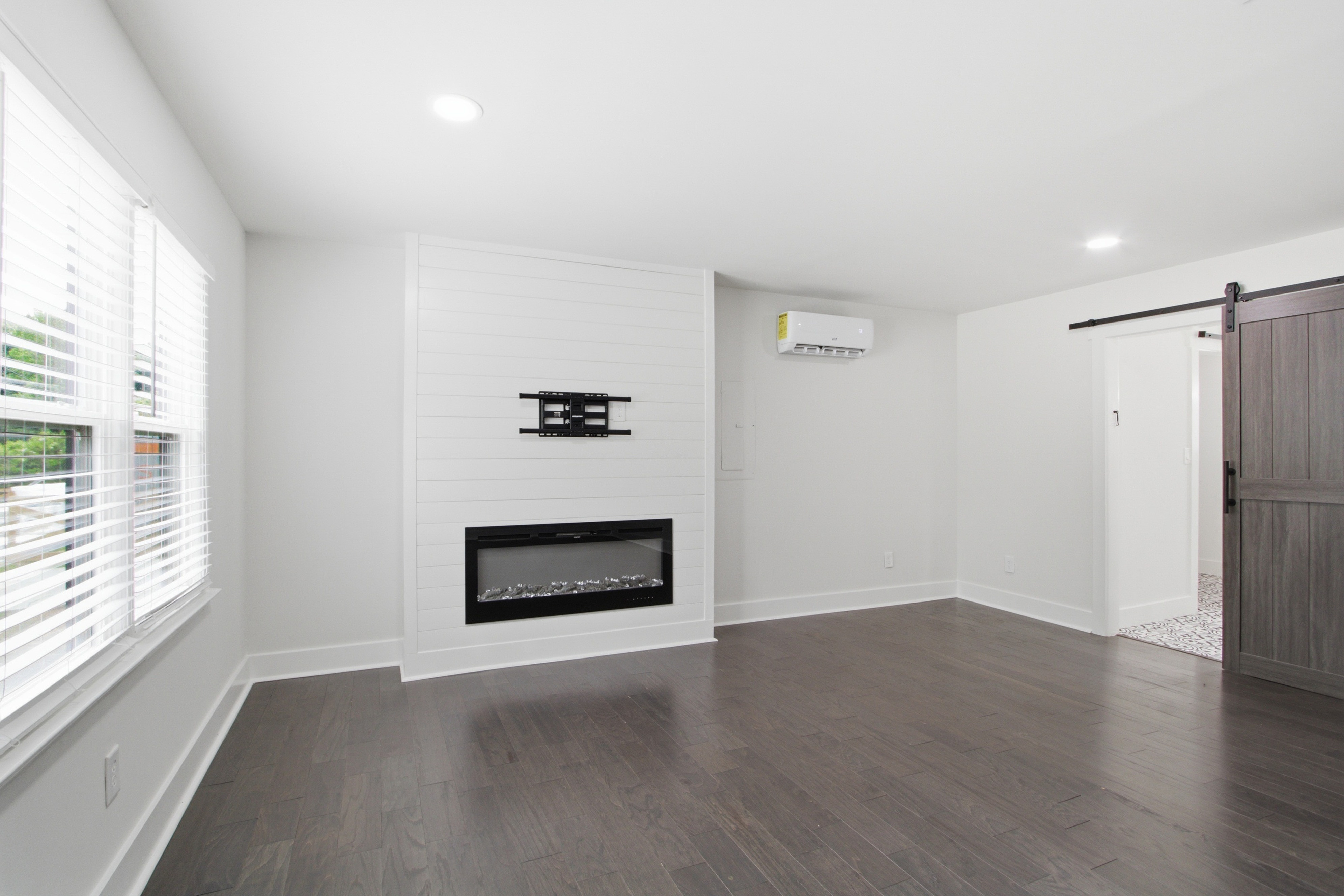 Photo 16 of 33 of 1239 Ashbrook Dr, Lawrenceville, GA