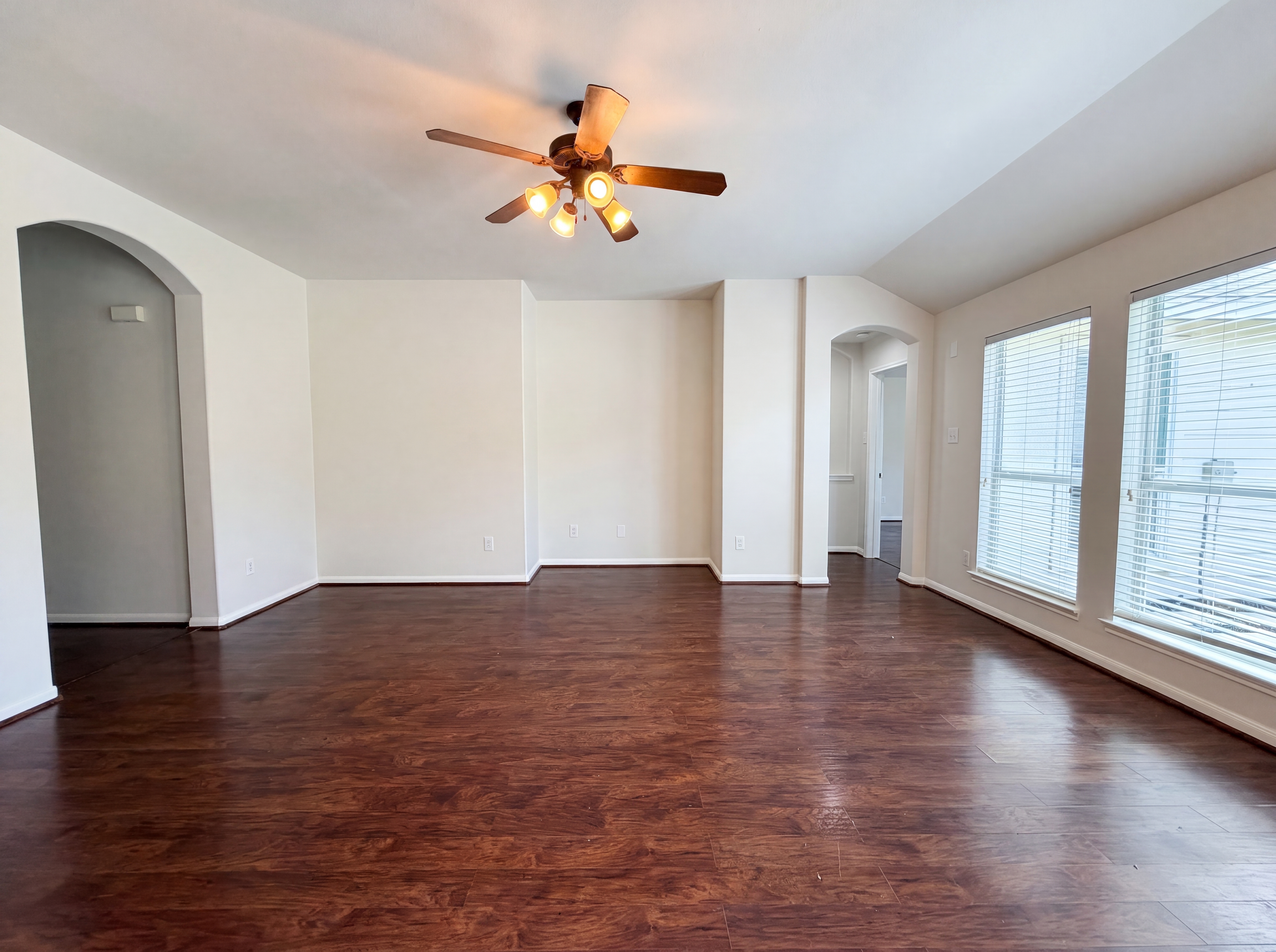 Photo 9 of 20 of 6843 Tammany Manor Ln, Spring, TX