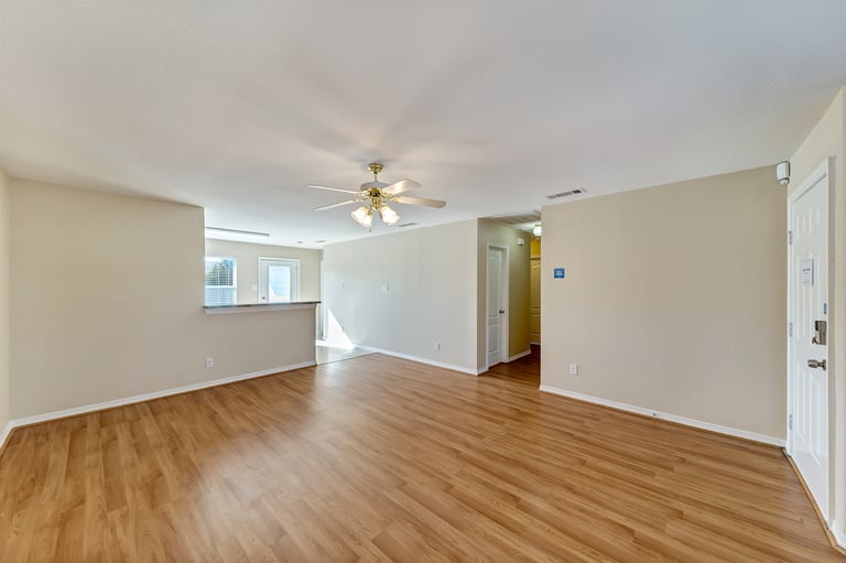 Photo 10 of 22 - 2648 Bishop Allen Ln, Dallas, TX 75237