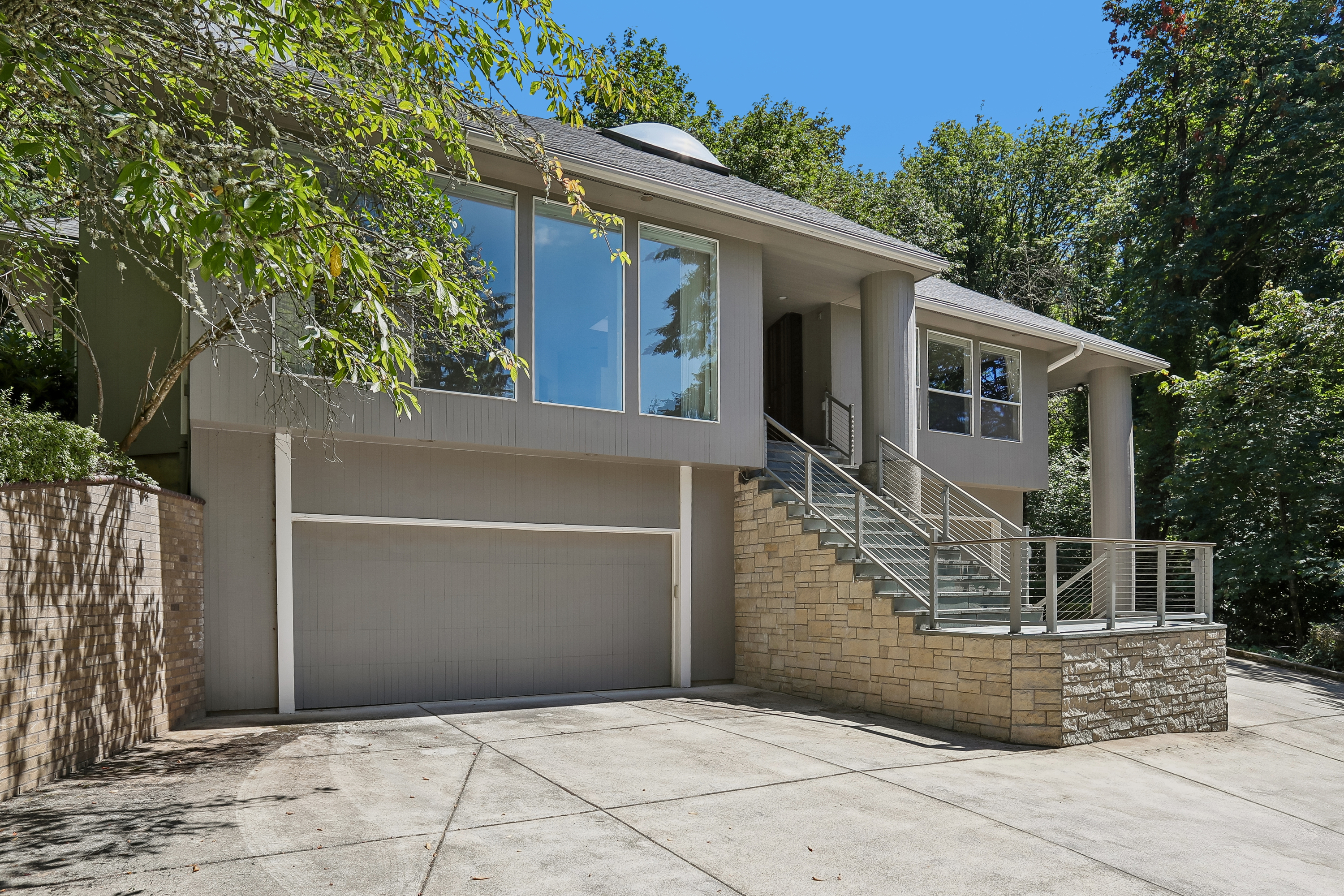 Photo 7 of 35 of 10838 S Southridge Dr, Portland, OR
