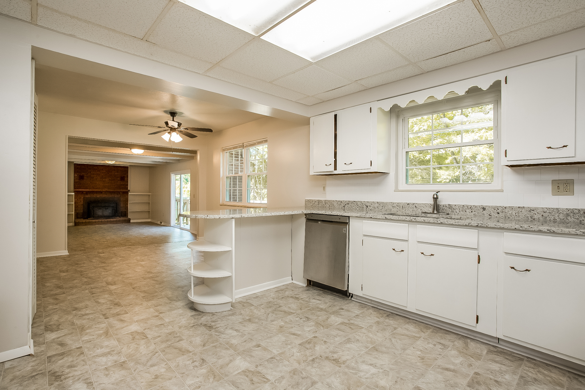 Photo 8 of 22 of 214 Meadow Ln, La Follette, TN