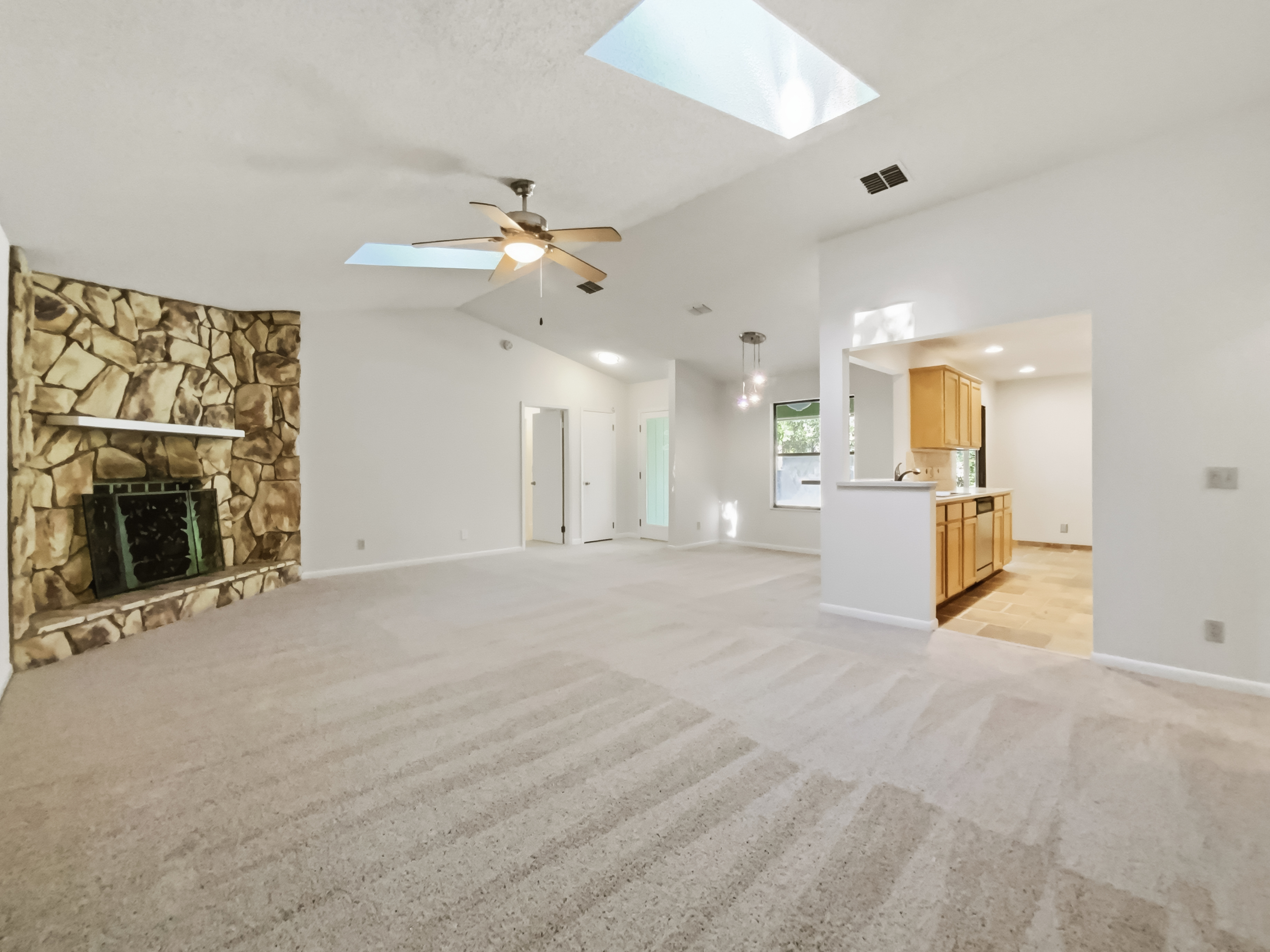 Photo 4 of 22 of 2440 Deloach Ln, Jacksonville, FL