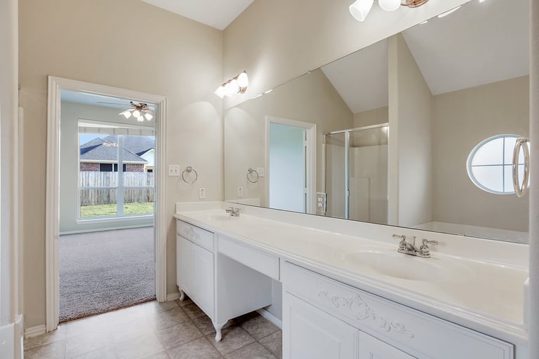 Photo 17 of 26 - 9029 River Falls Dr, Fort Worth, TX 76118