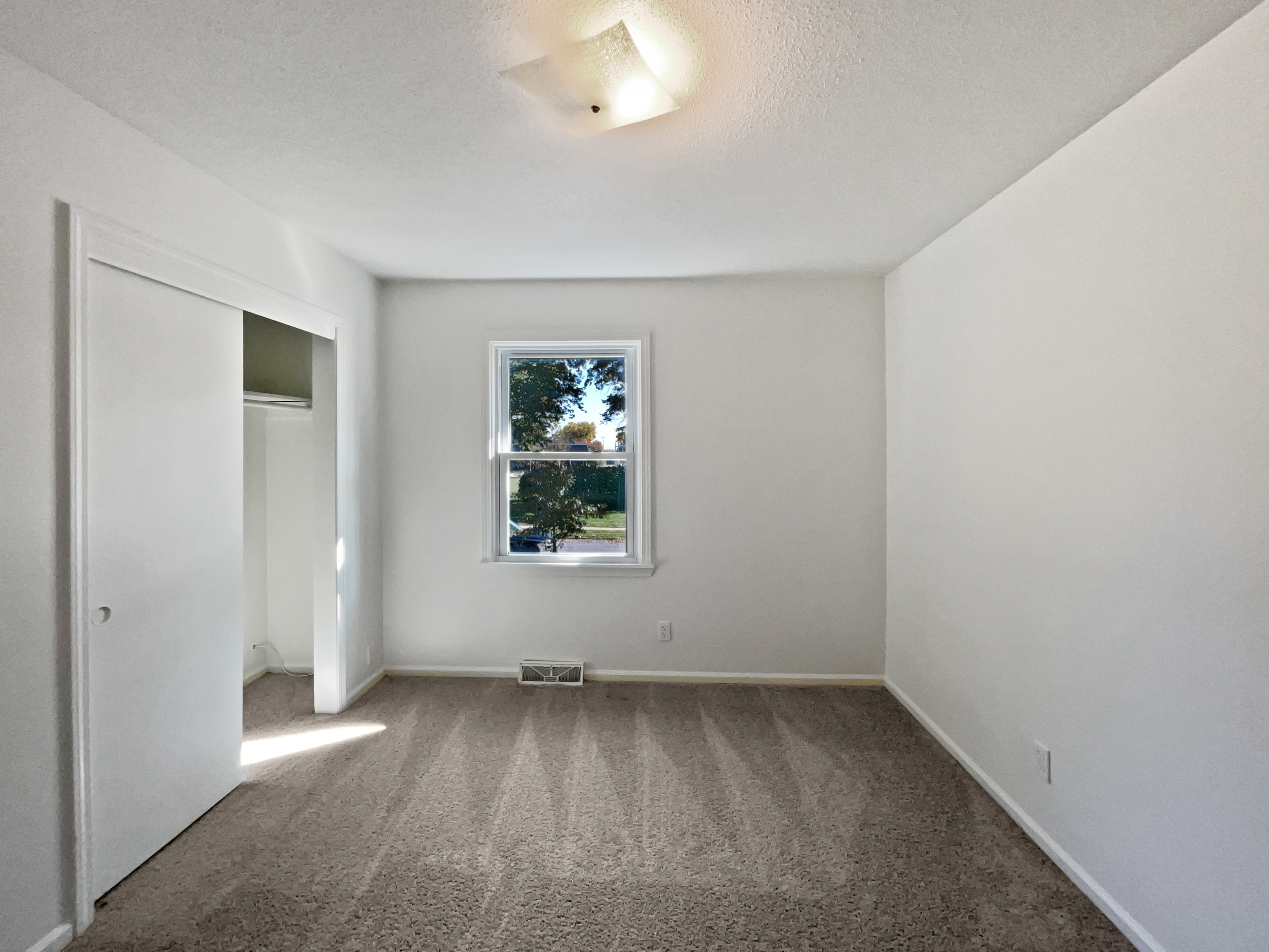 Photo 12 of 22 of 9432 Carter Dr, Overland Park, KS