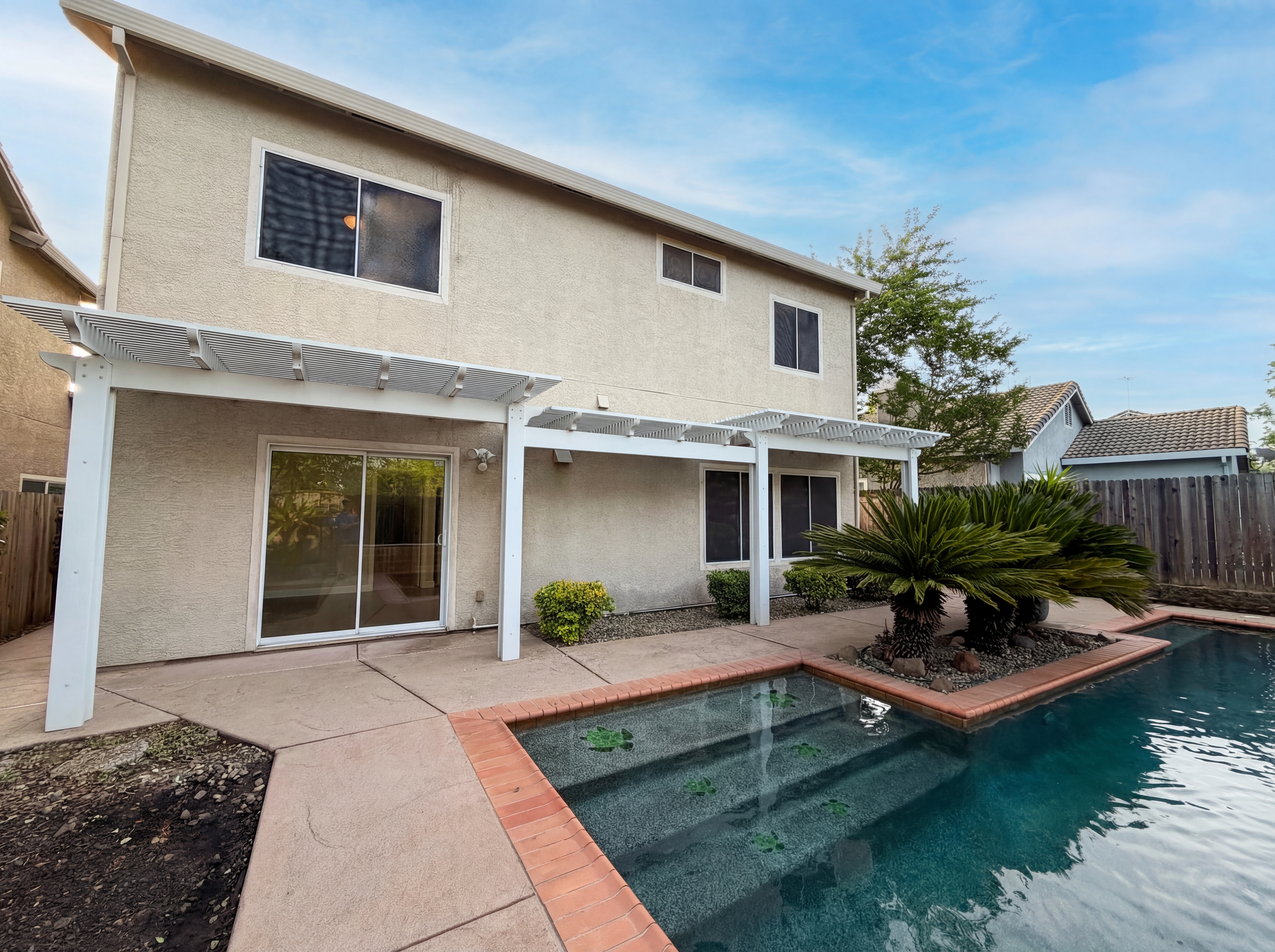 Photo 5 of 39 of 224 Pinecrest Ct, Roseville, CA