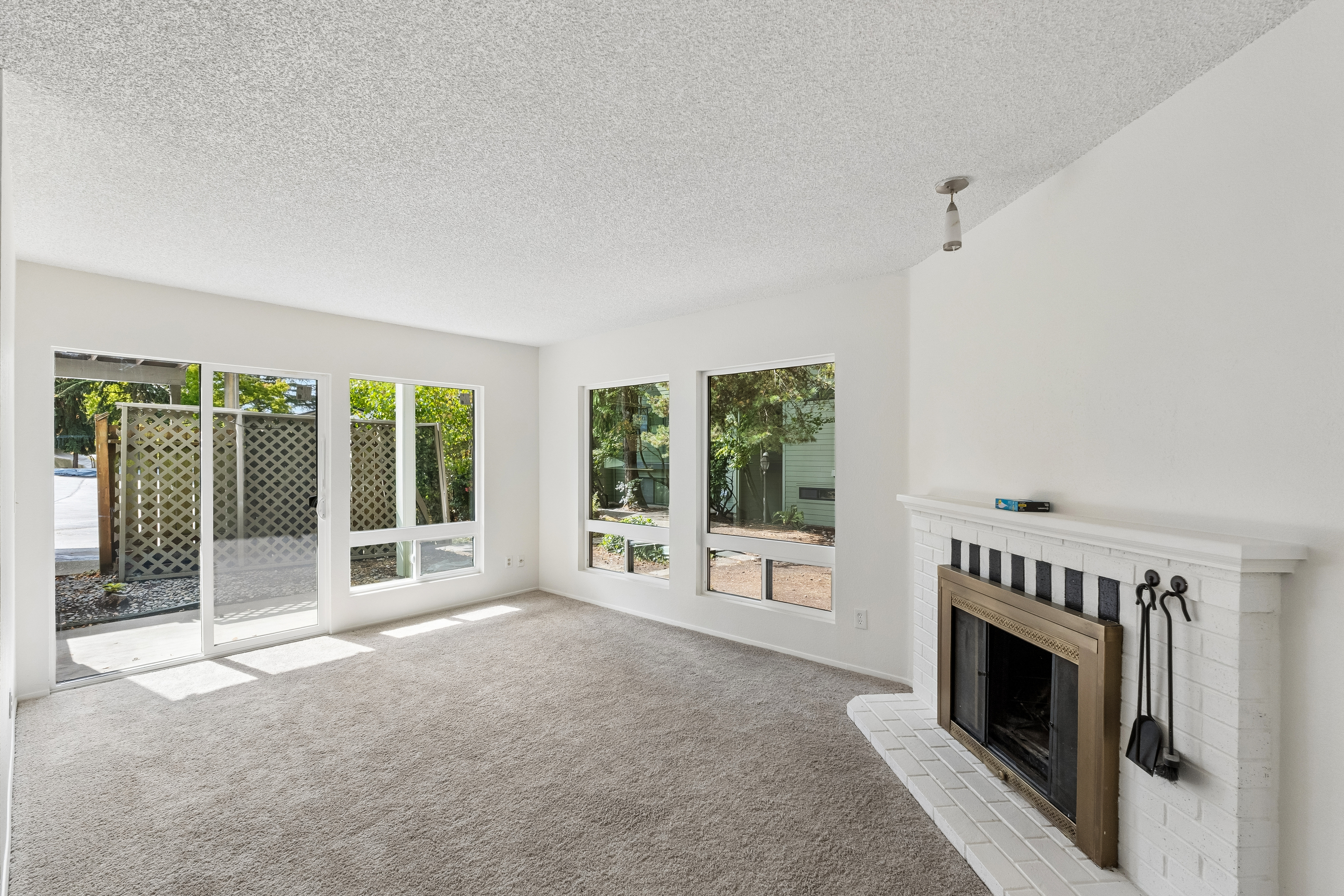 Photo 3 of 19 of 134 SW 116th St, Seattle, WA