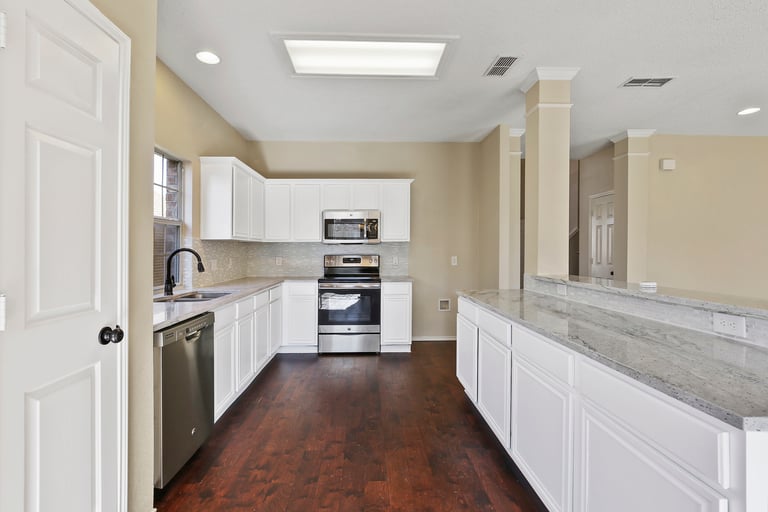 Photo 8 of 30 - 4648 Park Bend Dr, Fort Worth, TX 76137