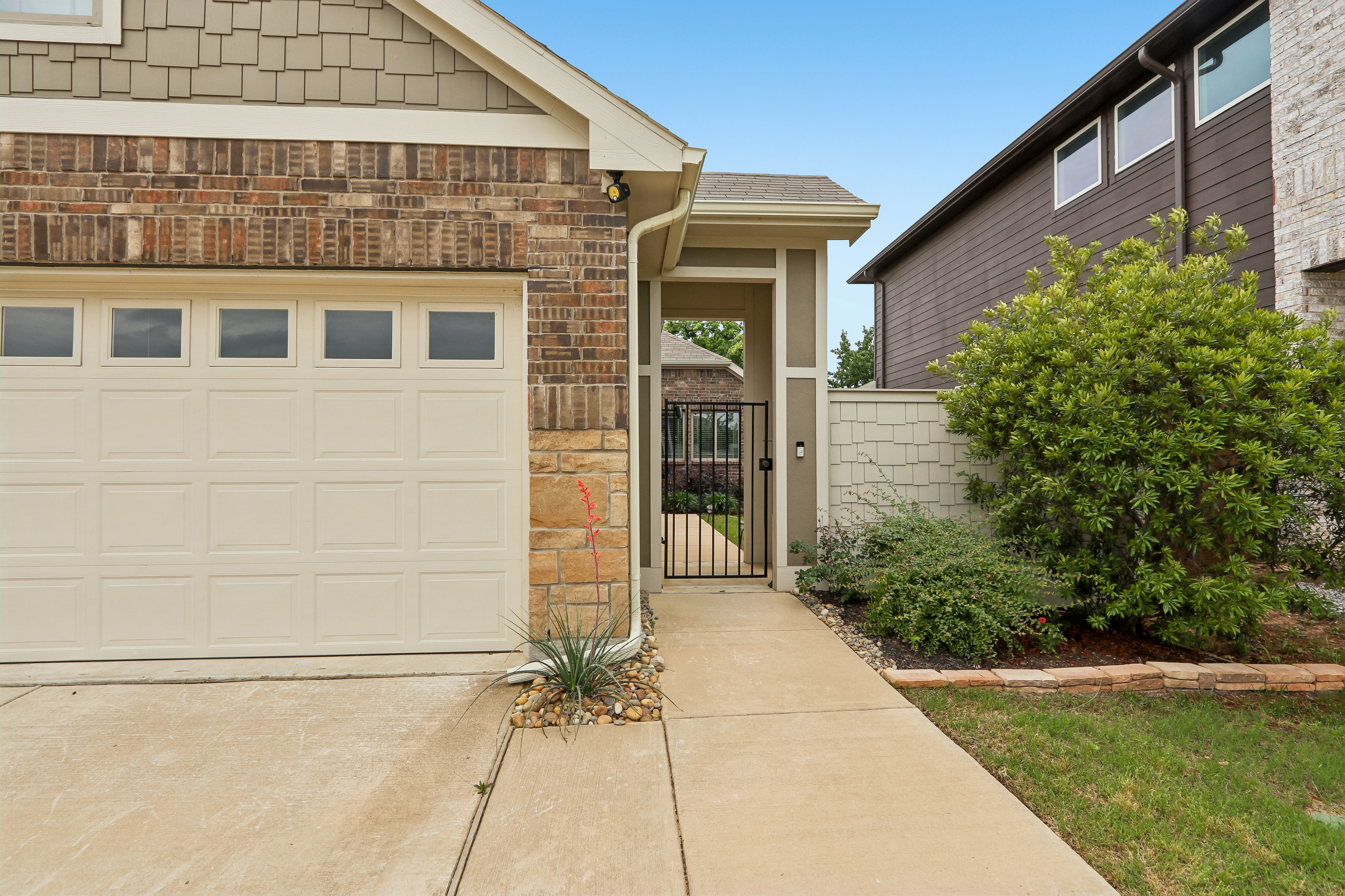 Photo 11 of 42 of 568 Val Verde St, Aubrey, TX