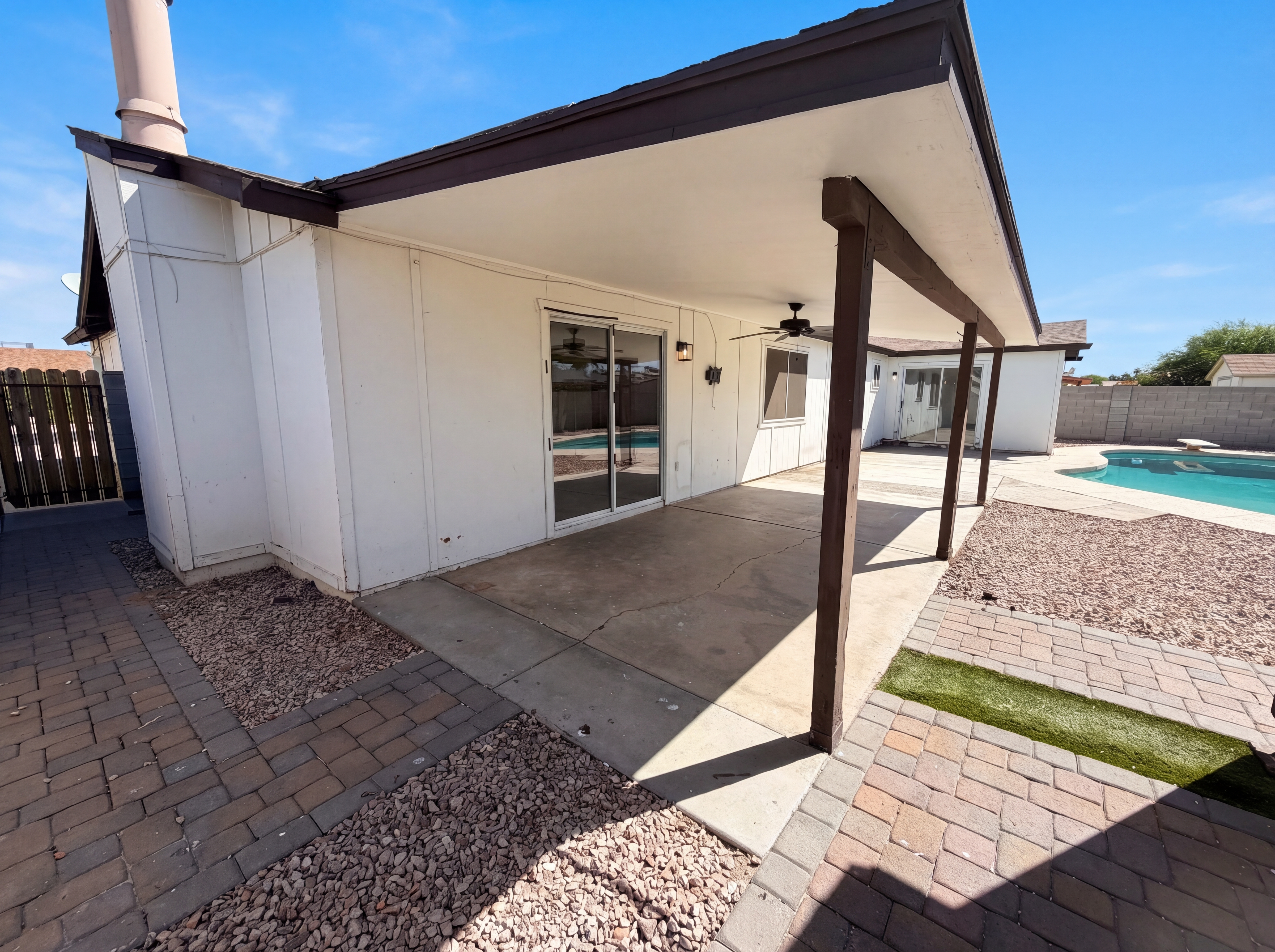 Photo 7 of 32 of 8107 W Meadowbrook Ave, Phoenix, AZ