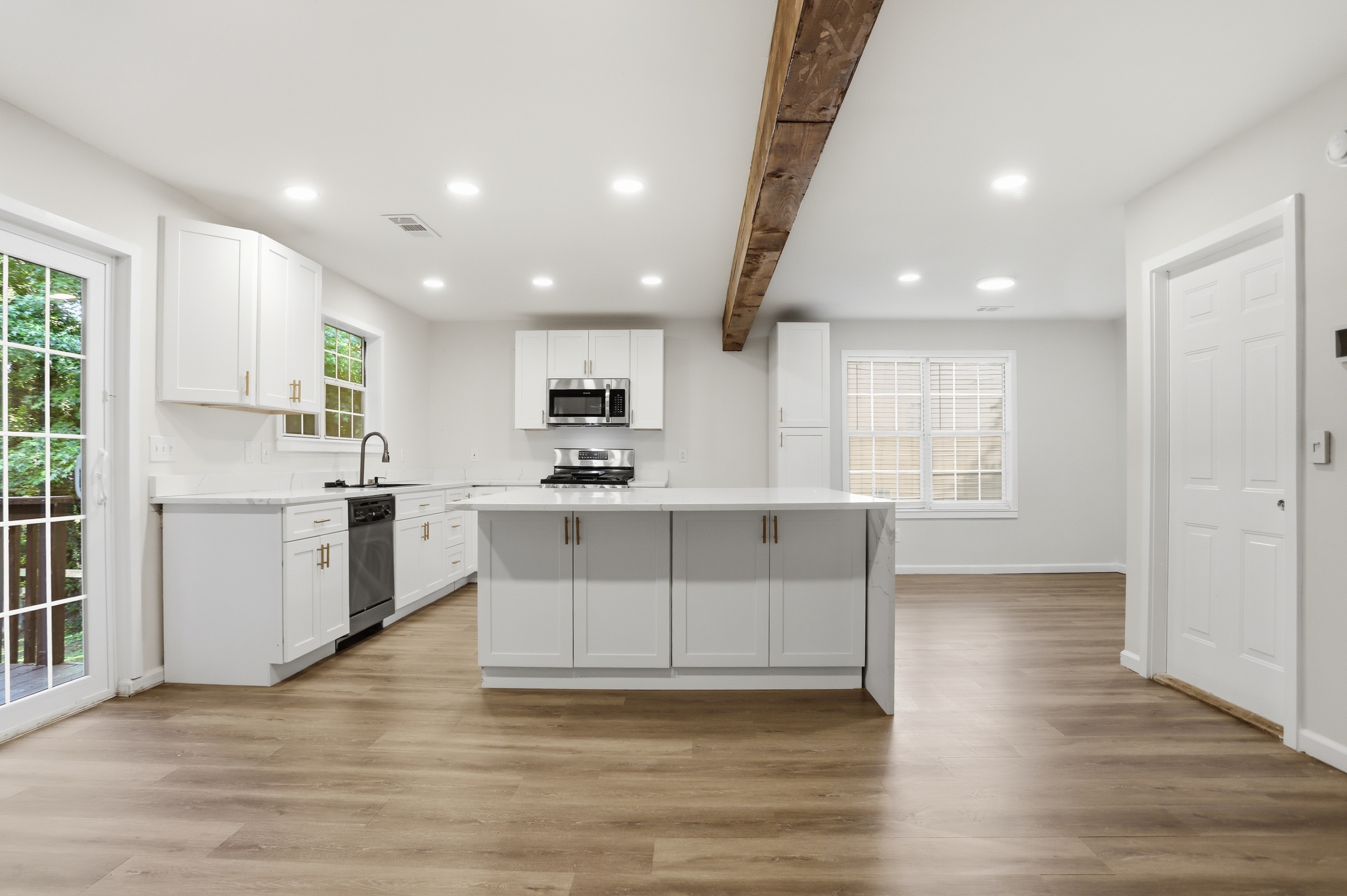 Photo 12 of 34 of 3566 Dyer Parke Ln SW, Marietta, GA