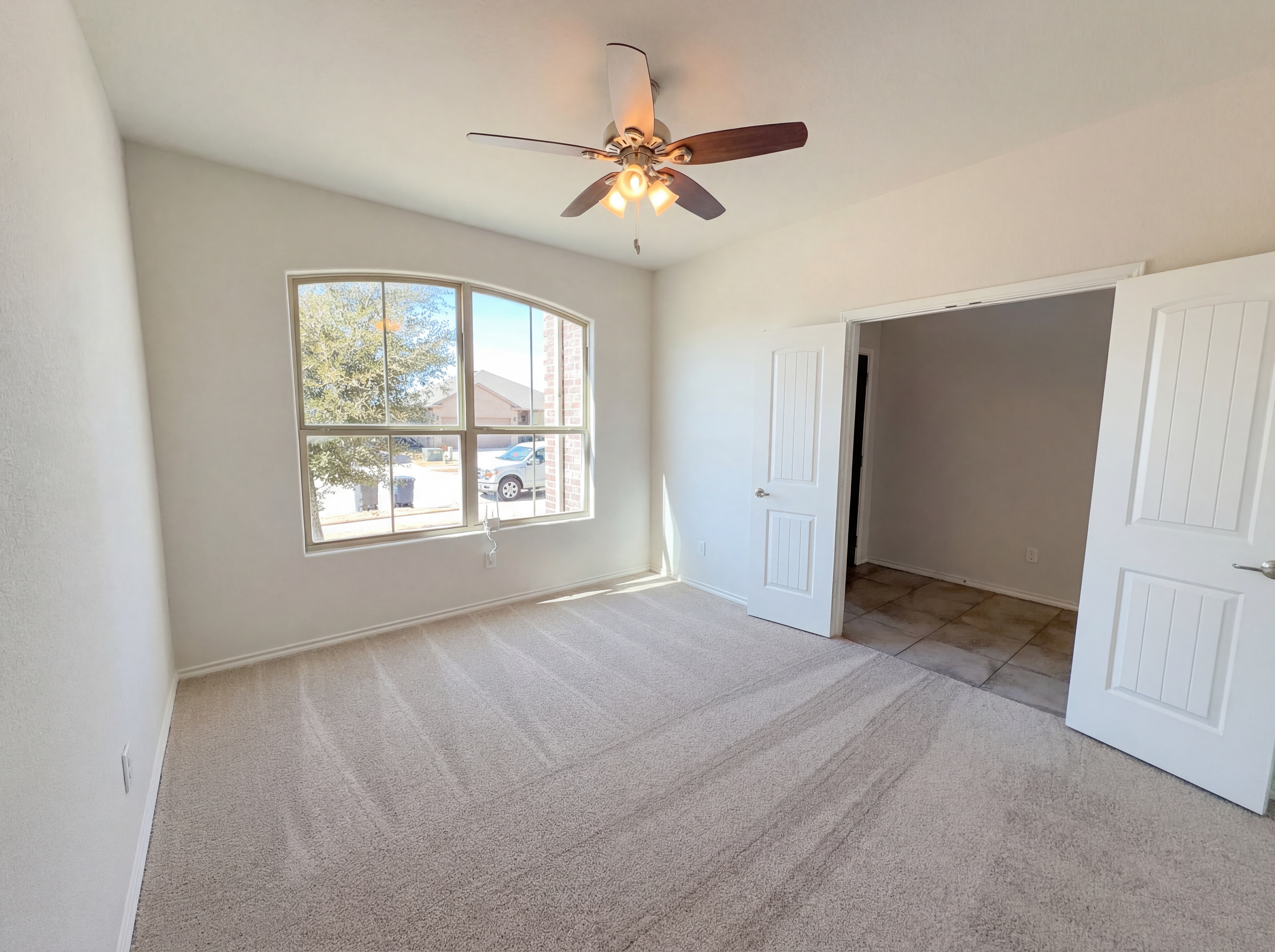 Photo 11 of 32 of 13824 Langston Lake Dr, Fort Worth, TX