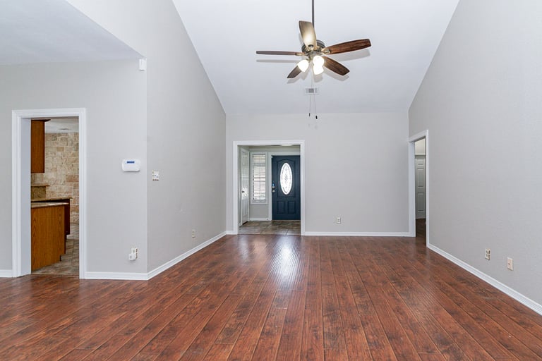 Photo 11 of 25 - 6110 Blueridge Ct, Arlington, TX 76016