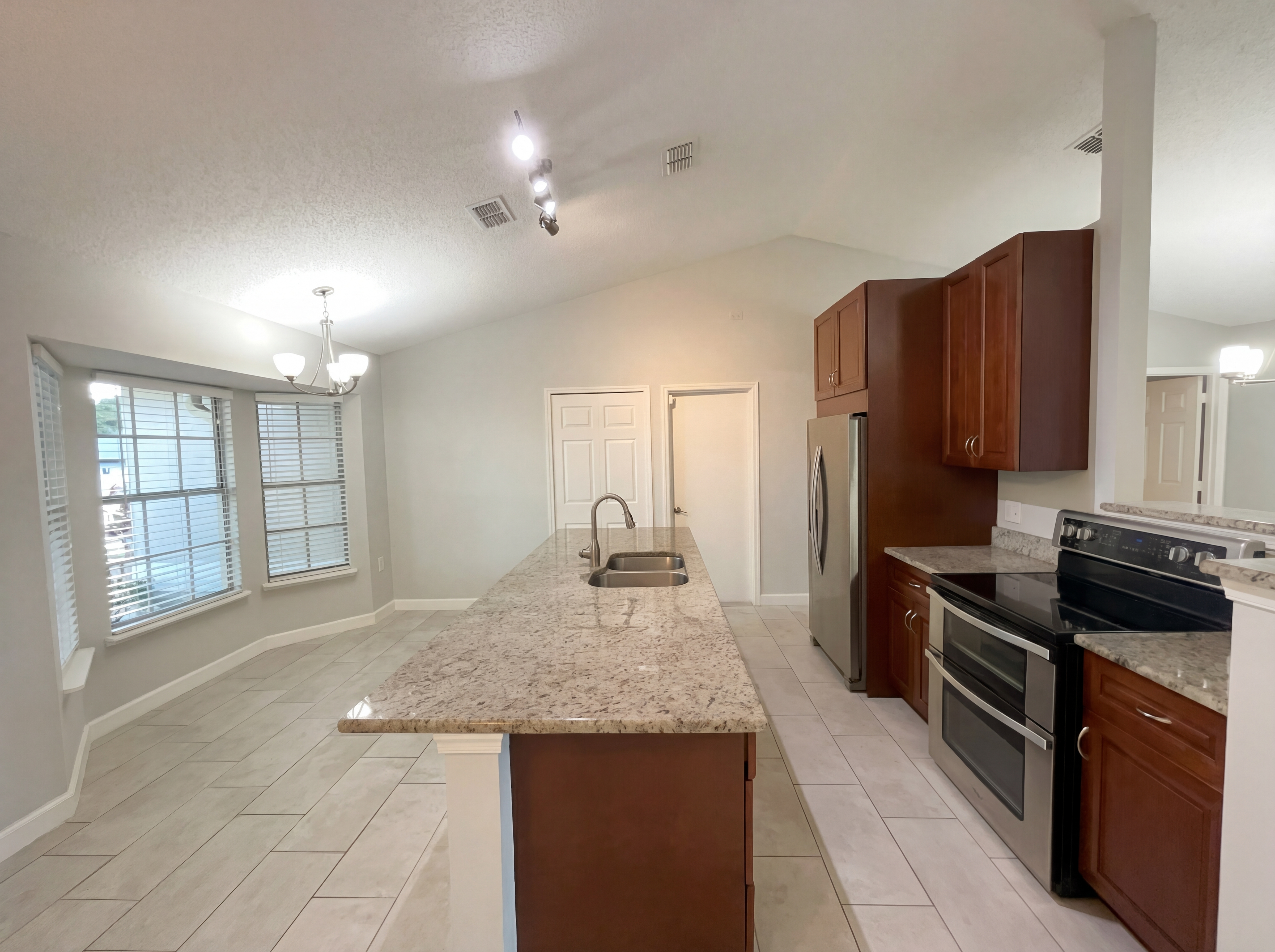 Photo 2 of 31 of 6712 Lumberjack Ln, Ocoee, FL
