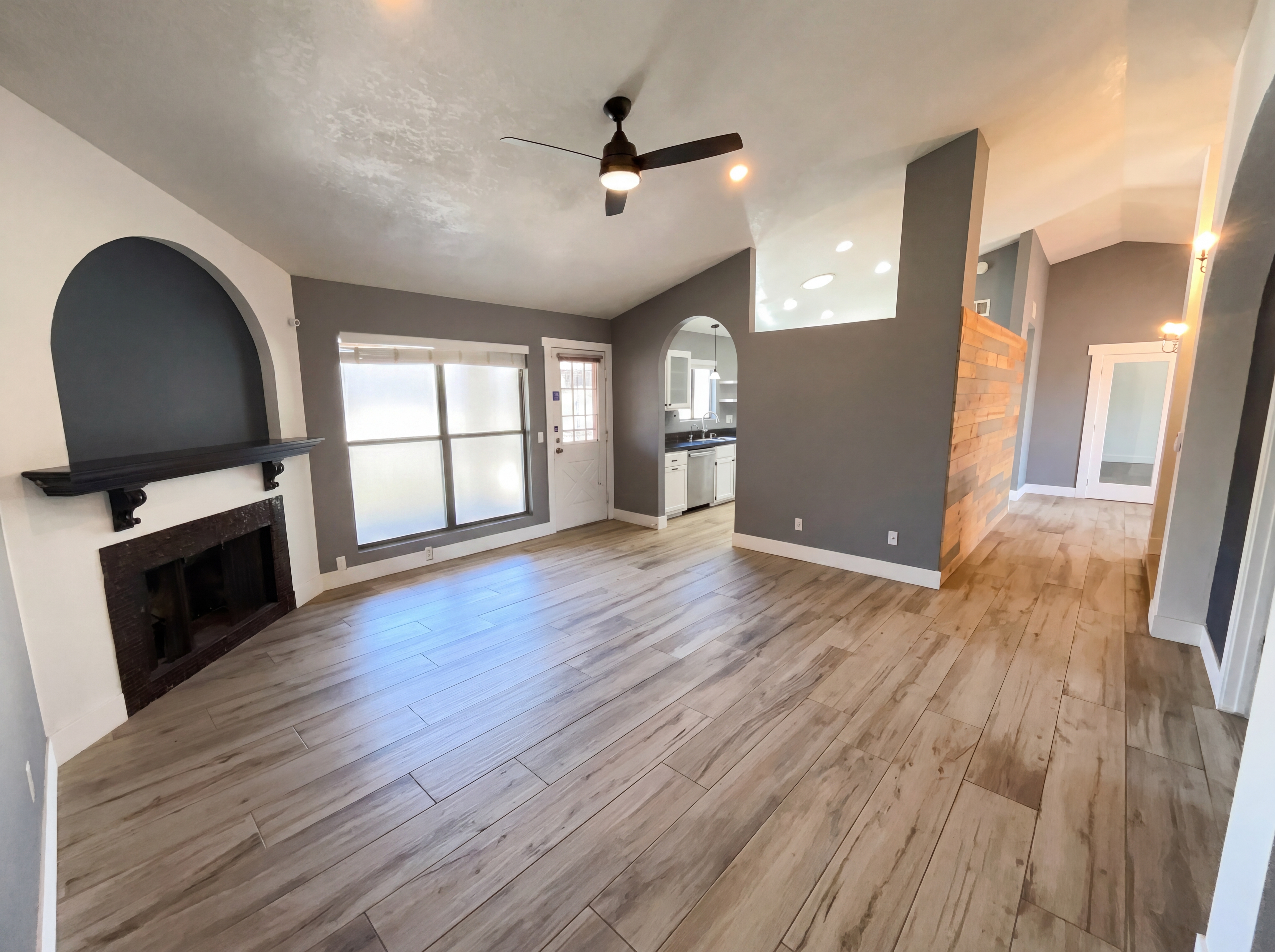 Photo 3 of 36 of 2823 E Norwood St, Mesa, AZ