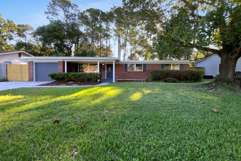 Property photo 1 of 3319 Victoria Ct E