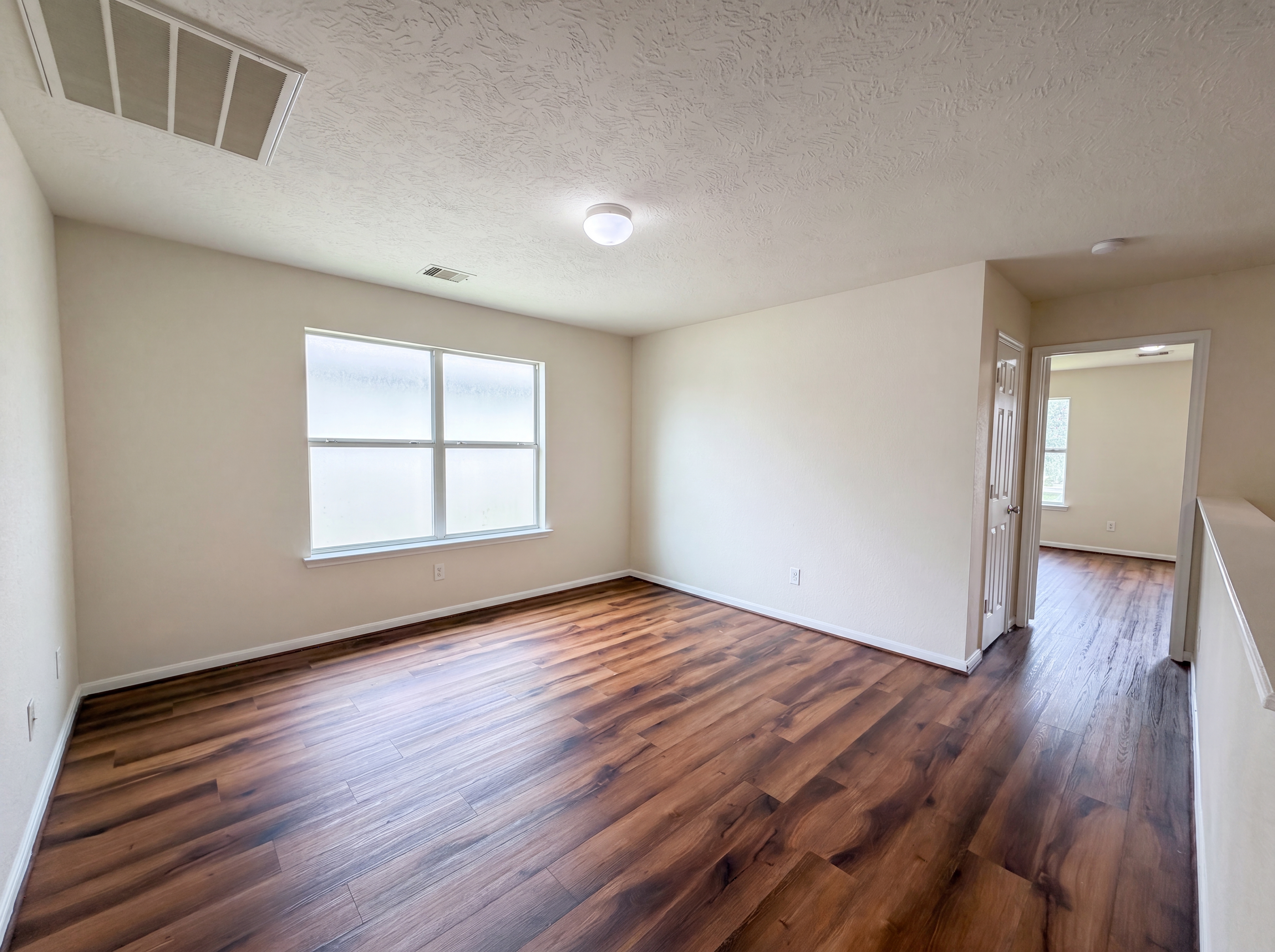 Photo 4 of 19 of 2627 Skyview Trace Ct, Houston, TX