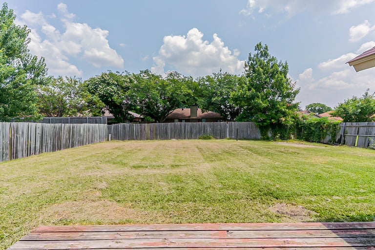 Photo 20 of 20 - 8204 Mark Ln, Watauga, TX 76148