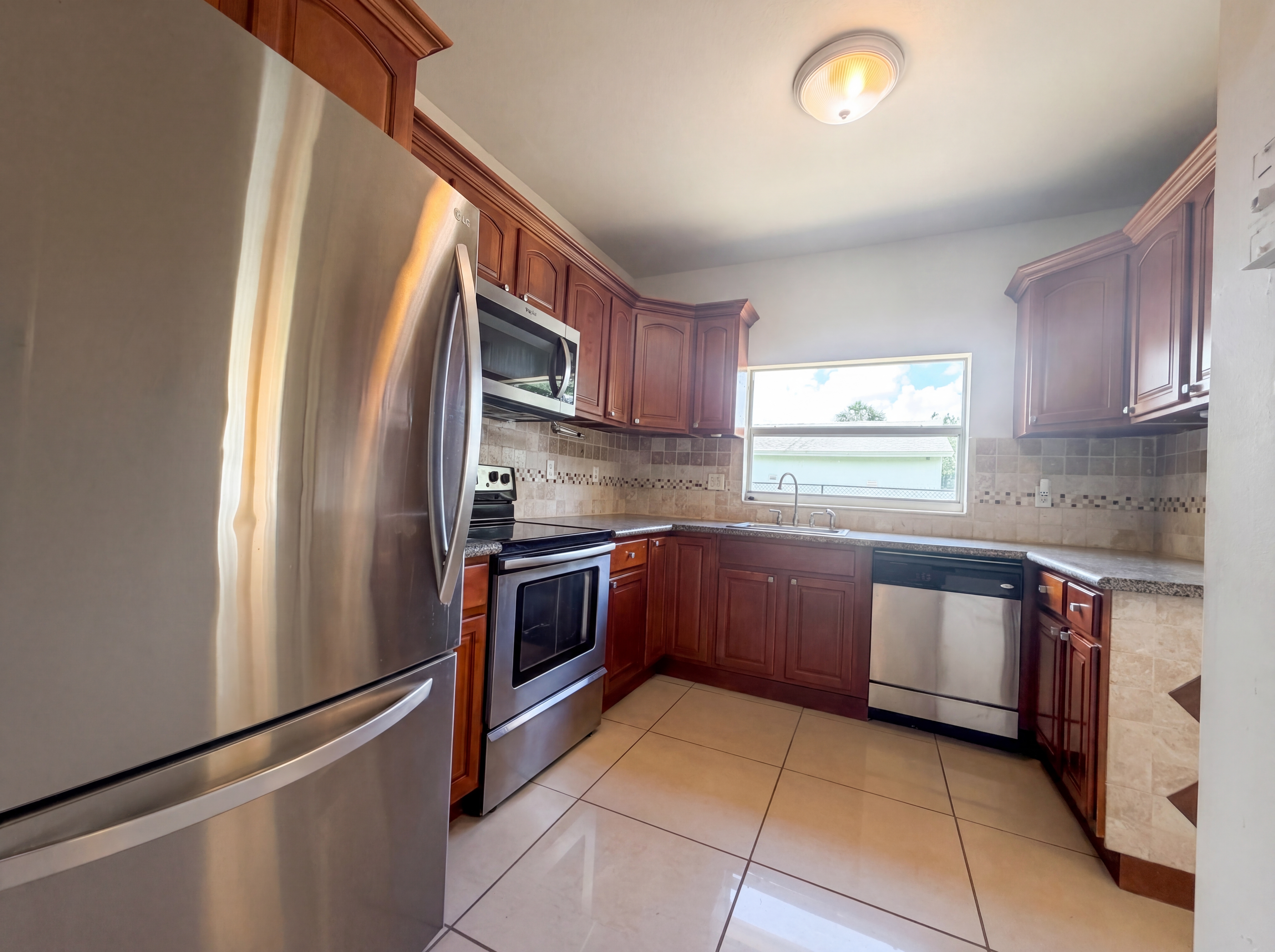 Photo 2 of 19 of 453 N Deerfield Ave, Deerfield Beach, FL