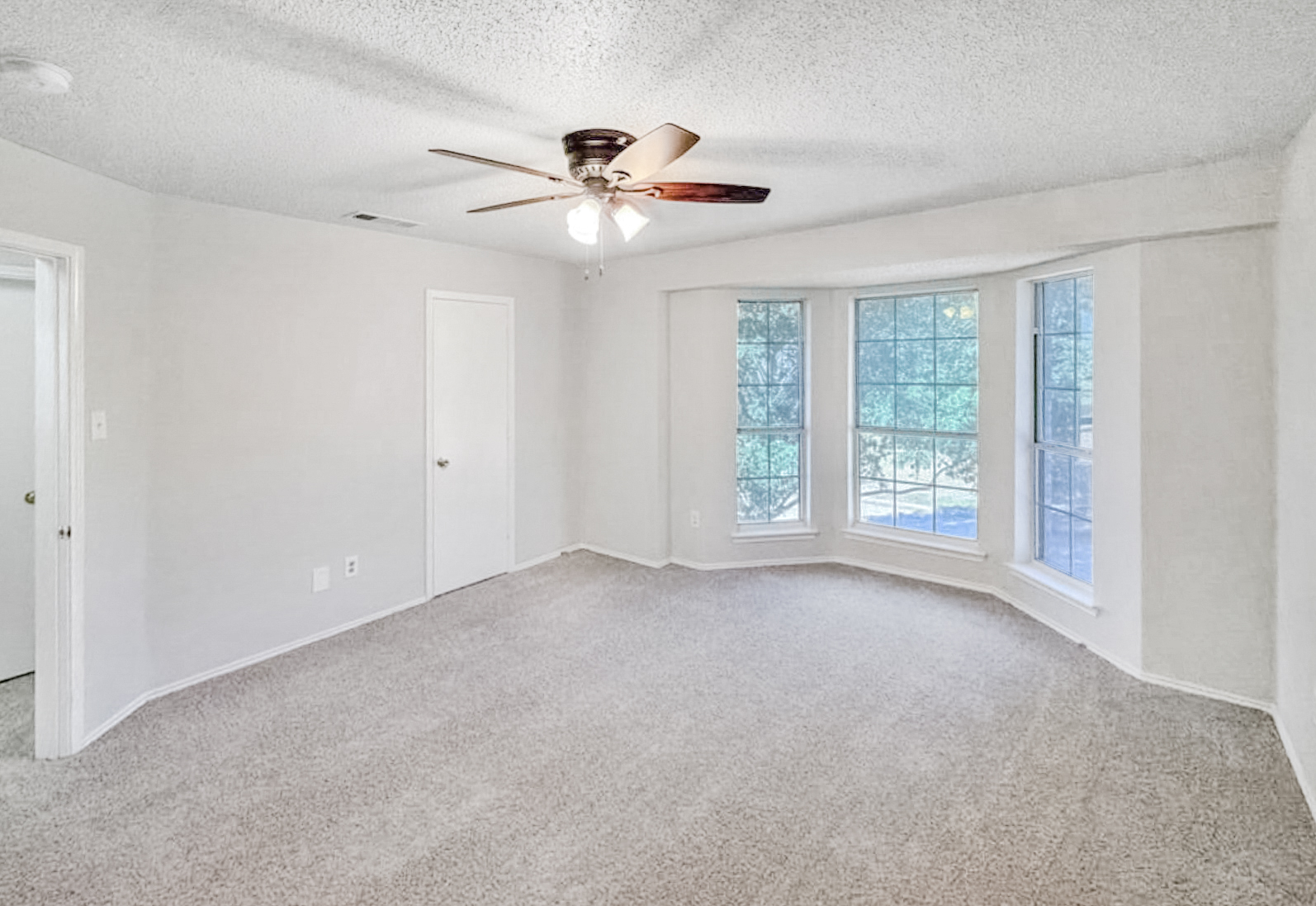 Photo 18 of 27 of 2711 Vistaview Dr, Corinth, TX