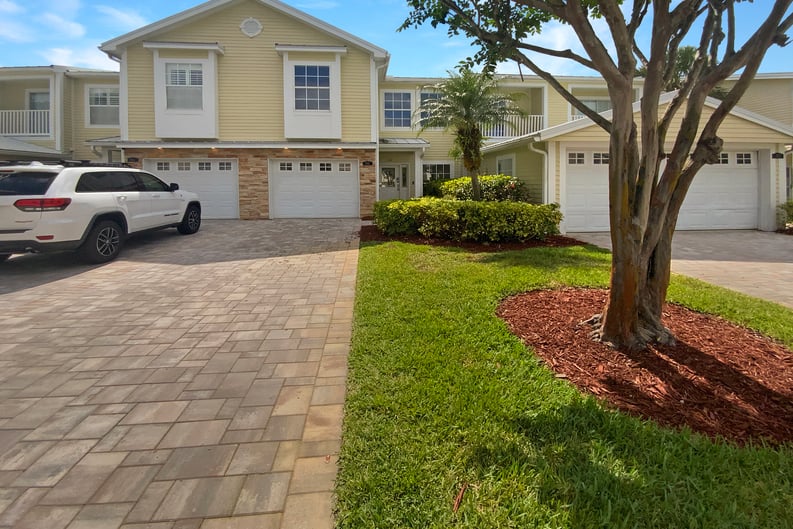 Property photo 1 of 915 Woodbridge Ct
