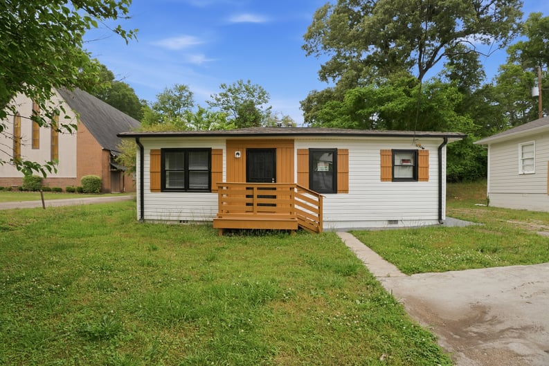 Property photo 1 of 1620 Eastland Rd SE