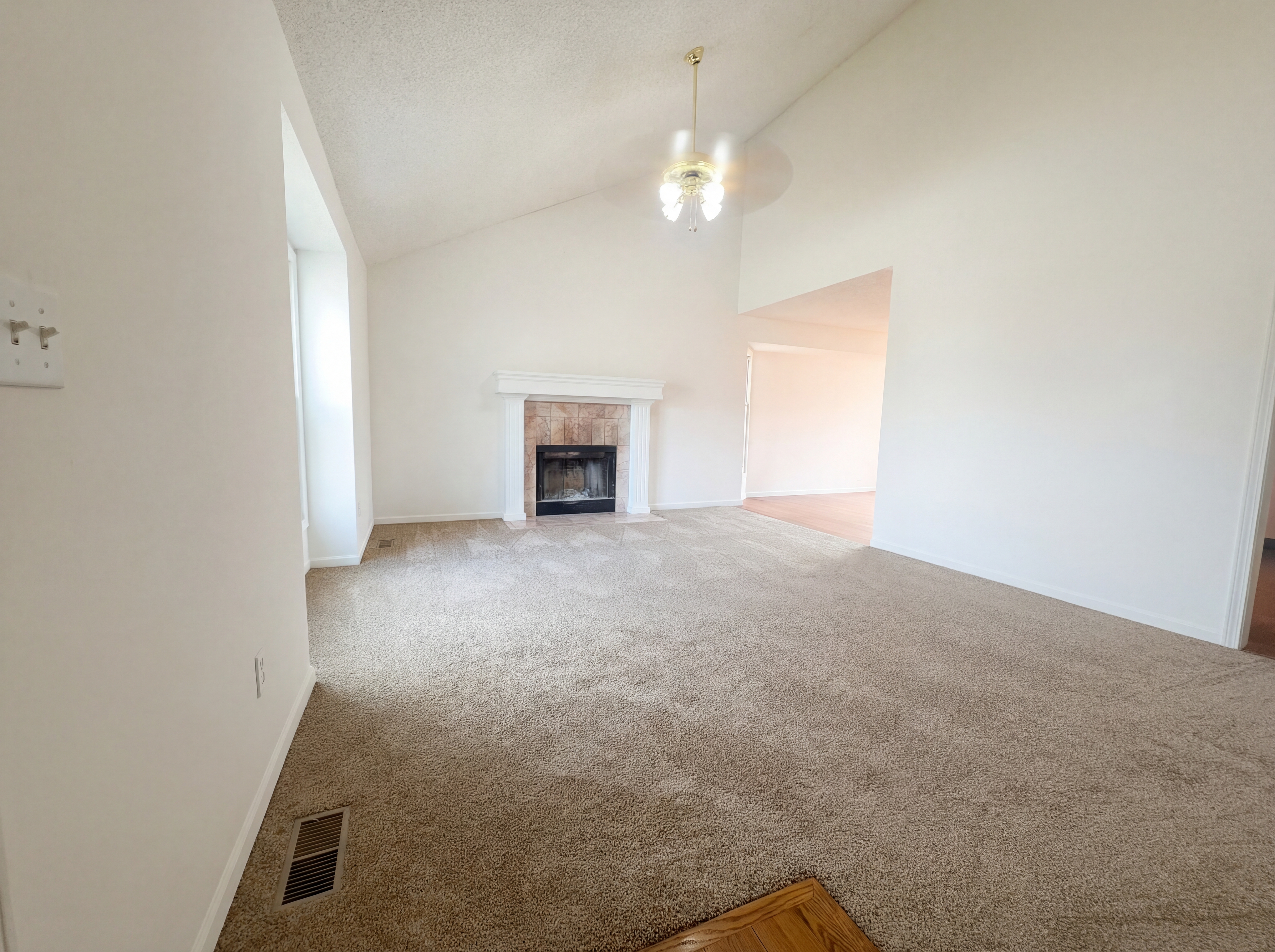 Photo 3 of 27 of 14110 Lora St, Smithville, MO