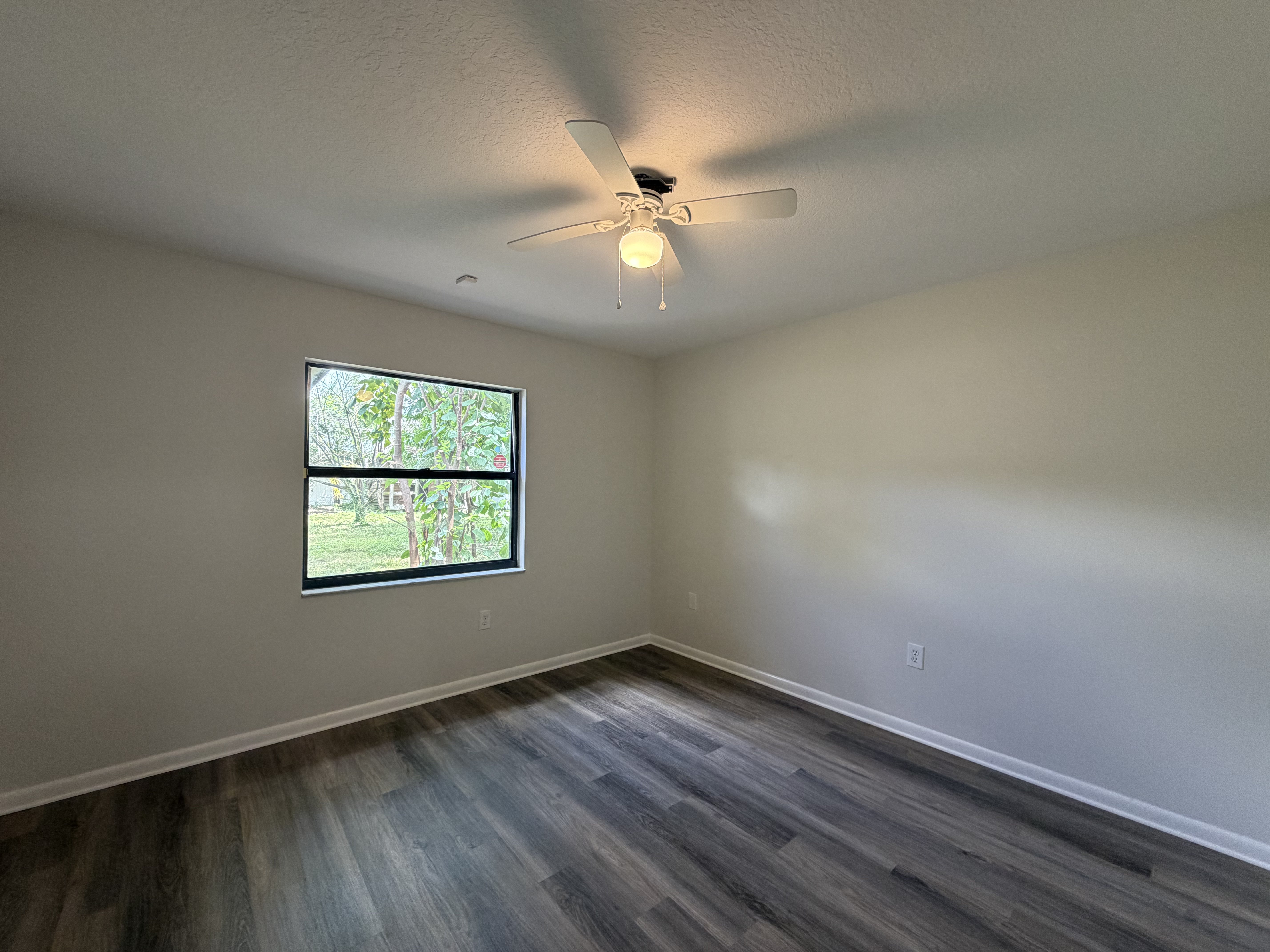 Photo 10 of 21 of 1711 Avant St, Valrico, FL
