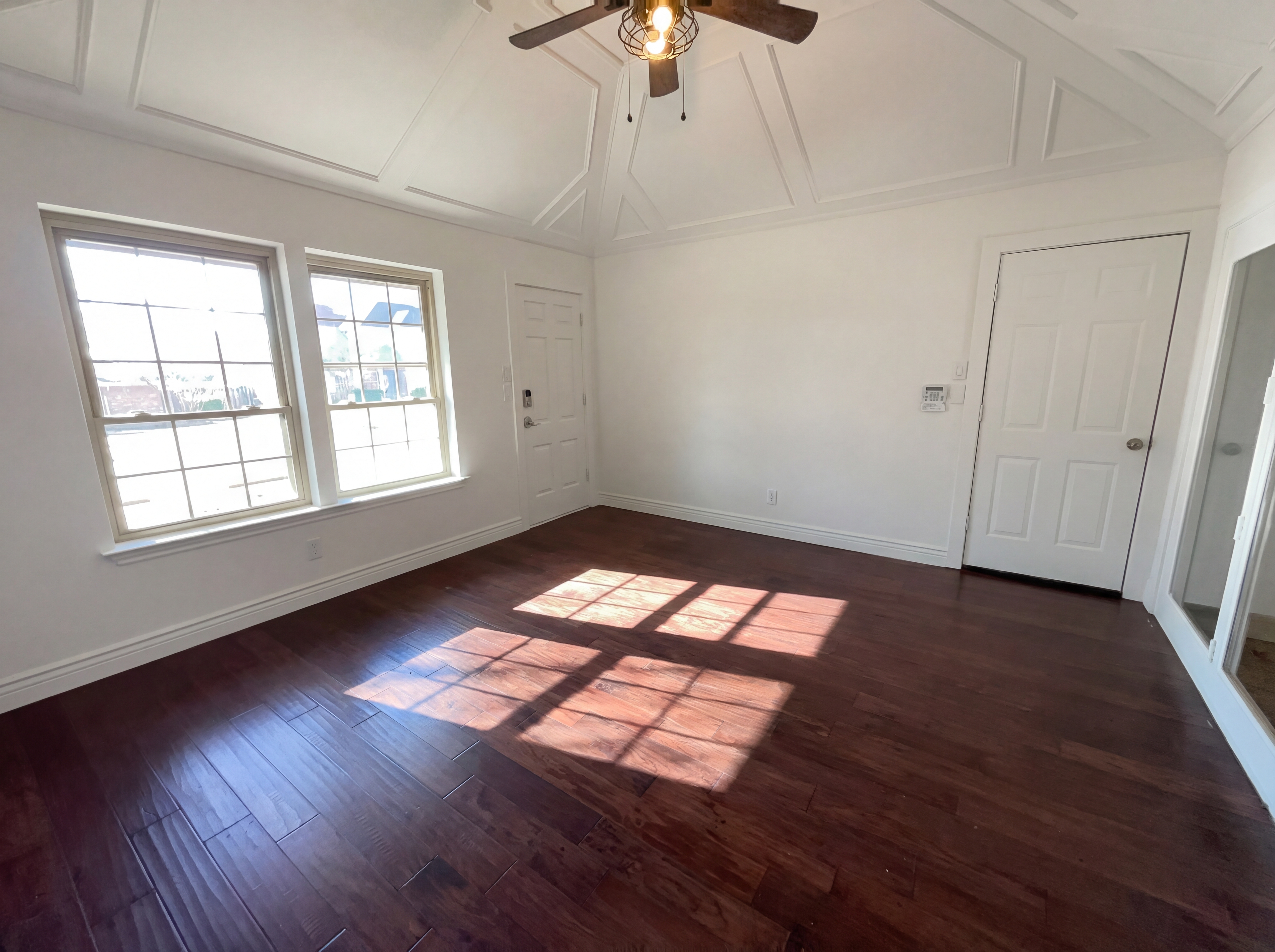 Photo 9 of 19 of 401 Kenshire Dr, Benbrook, TX