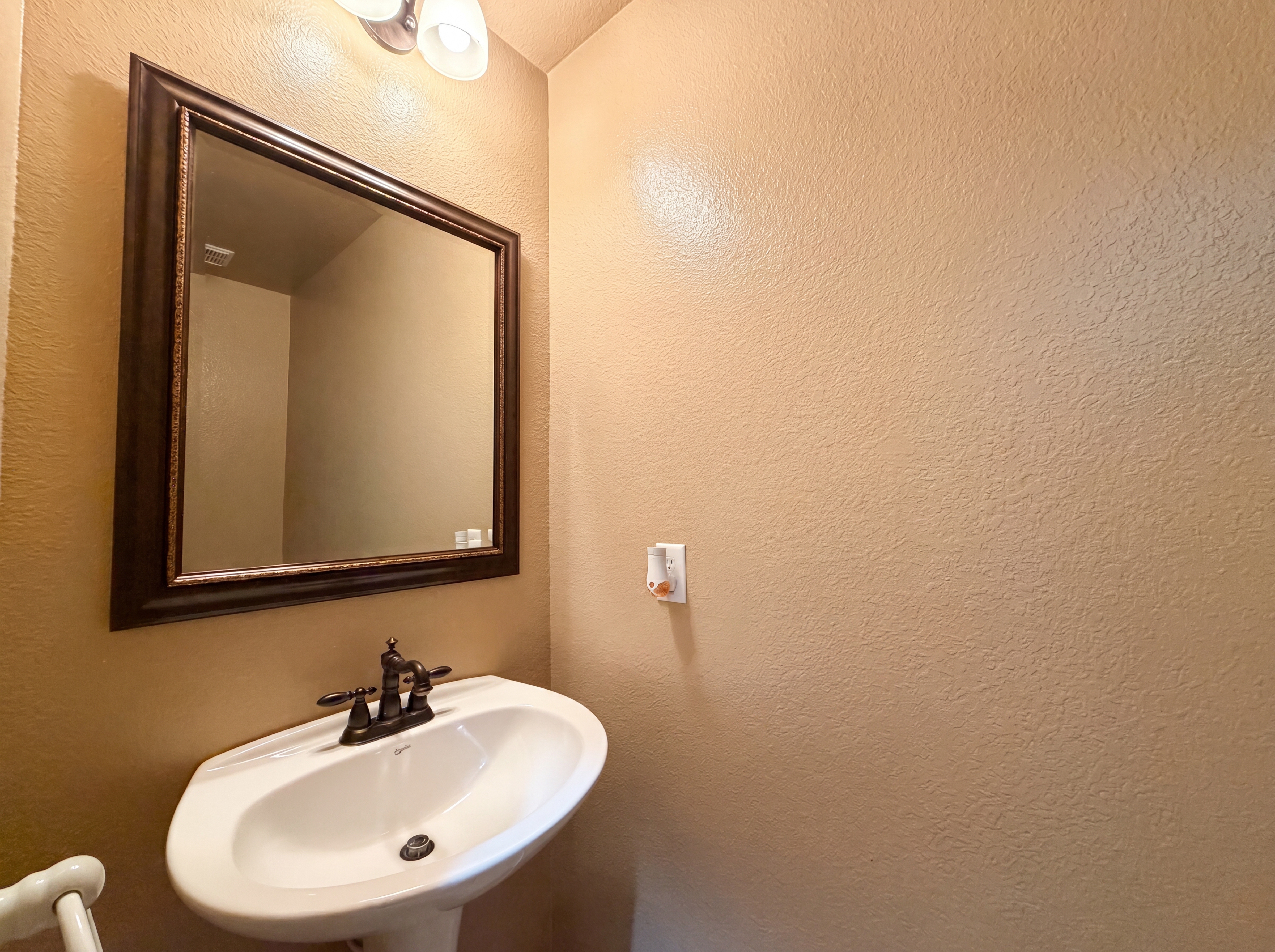 Photo 18 of 26 of 29202 Cowboy Ct, Valencia, CA