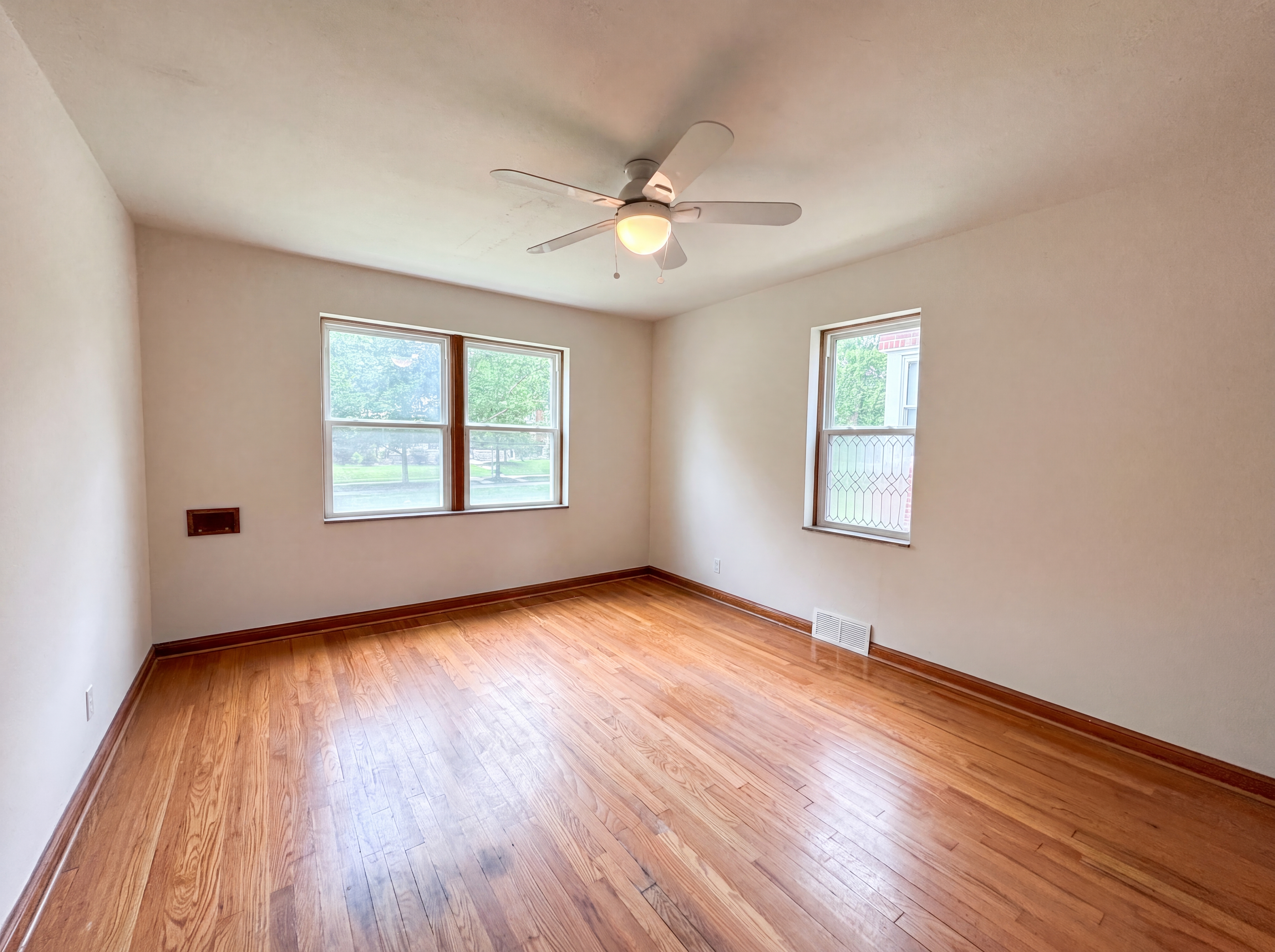 Photo 4 of 24 of 5363 Reber Pl, Saint Louis, MO
