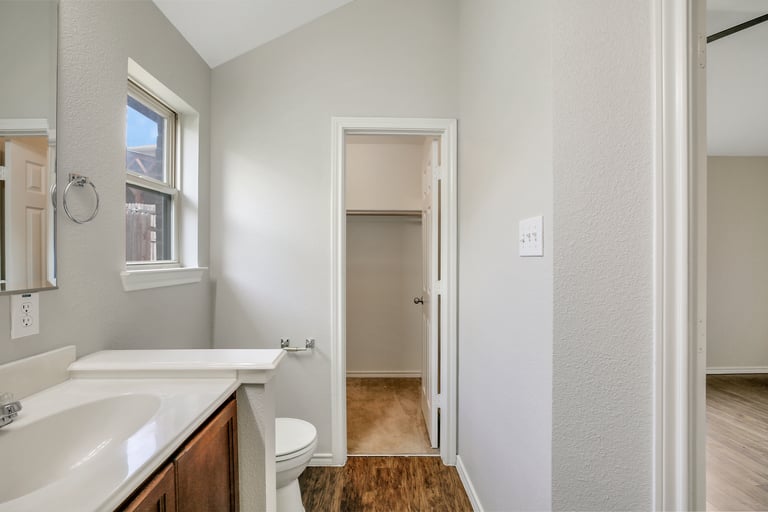 Photo 23 of 26 - 5209 Mirror Lake Dr, Haltom City, TX 76117