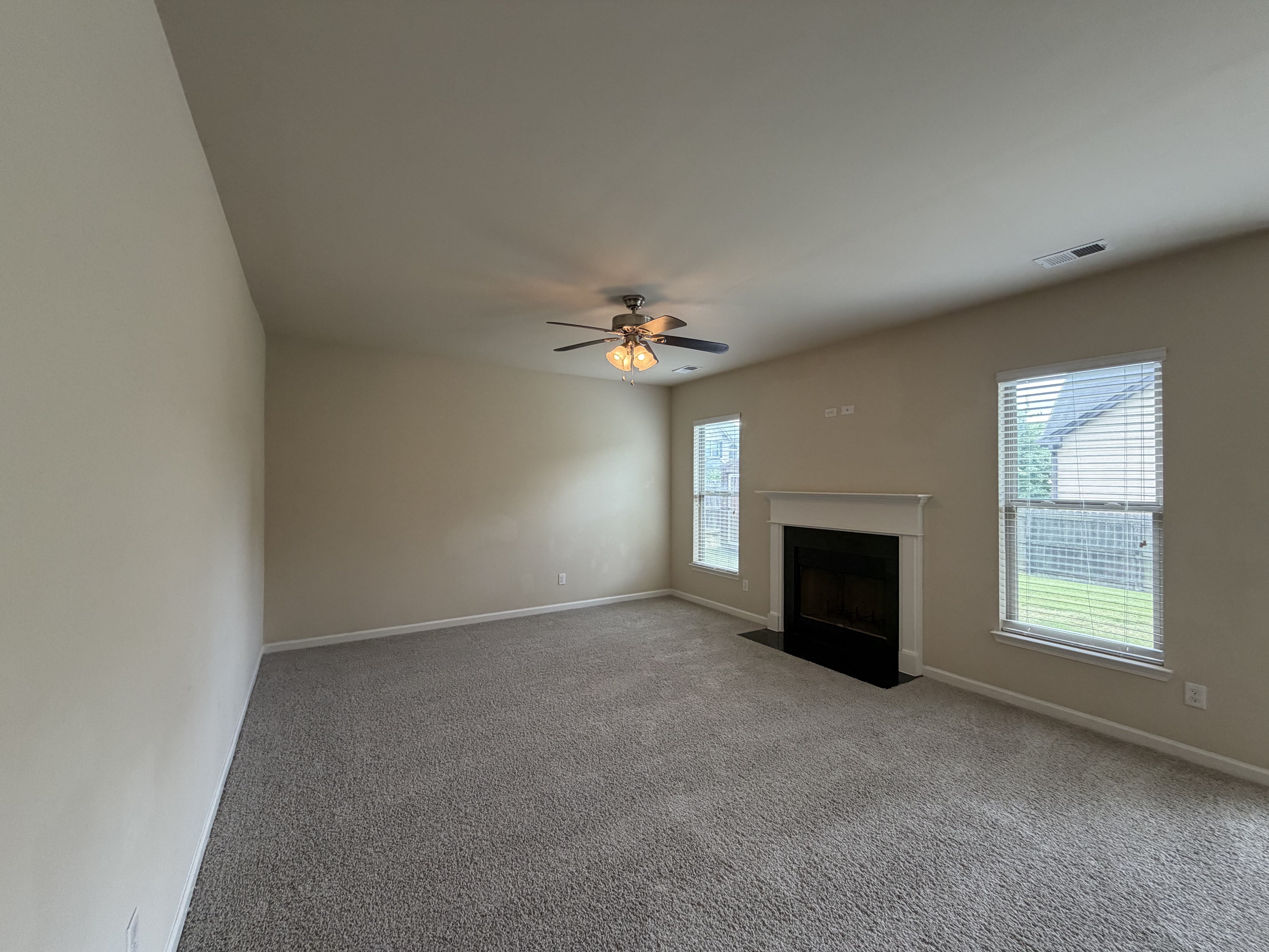 Photo 10 of 18 of 6543 Chason Woods Ct, Jonesboro, GA