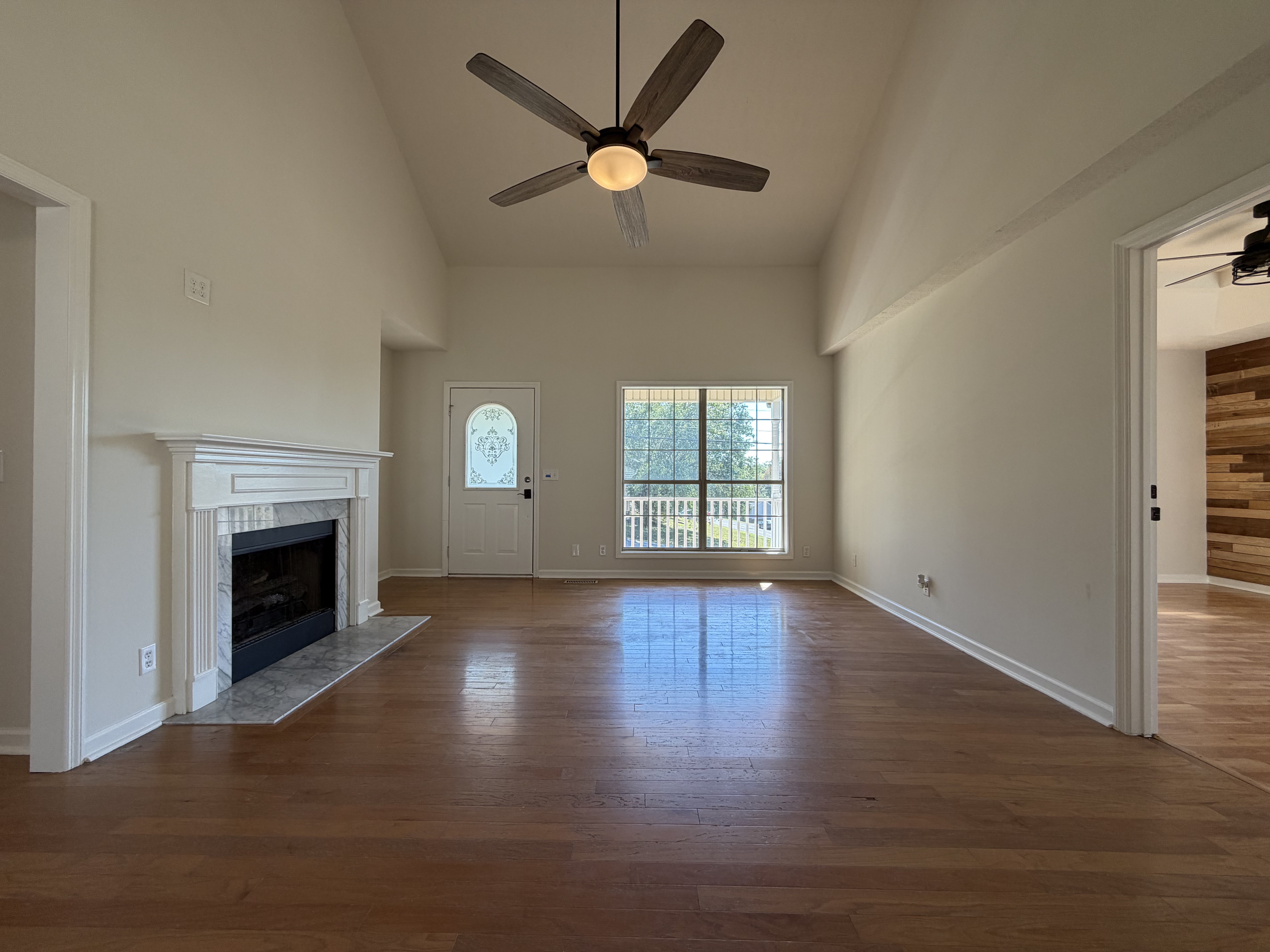 Photo 3 of 26 of 1037 Shadowbrook Dr, Greenbrier, TN
