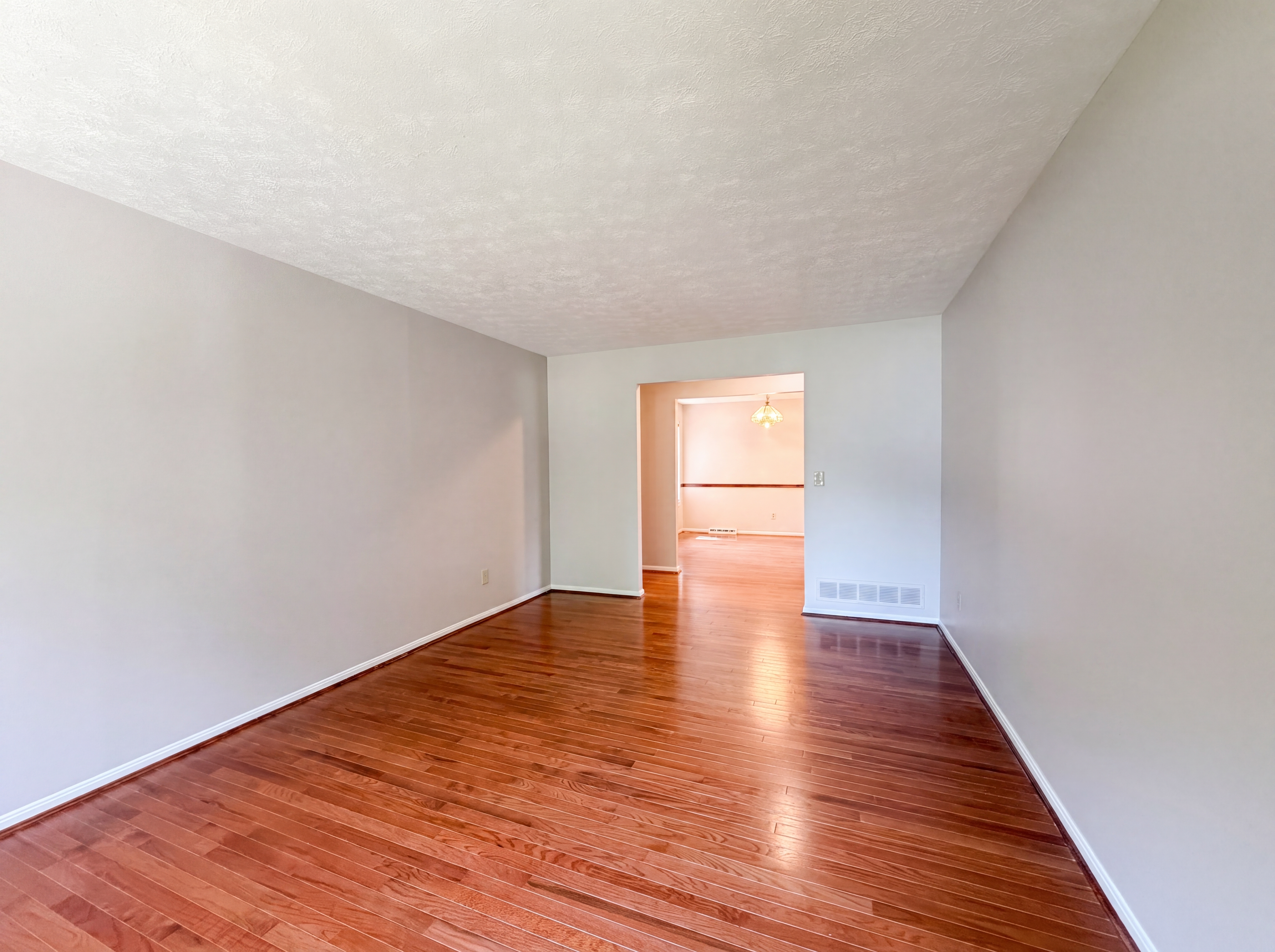 Photo 11 of 22 of 2086 Resor Rd, Fairfield, OH