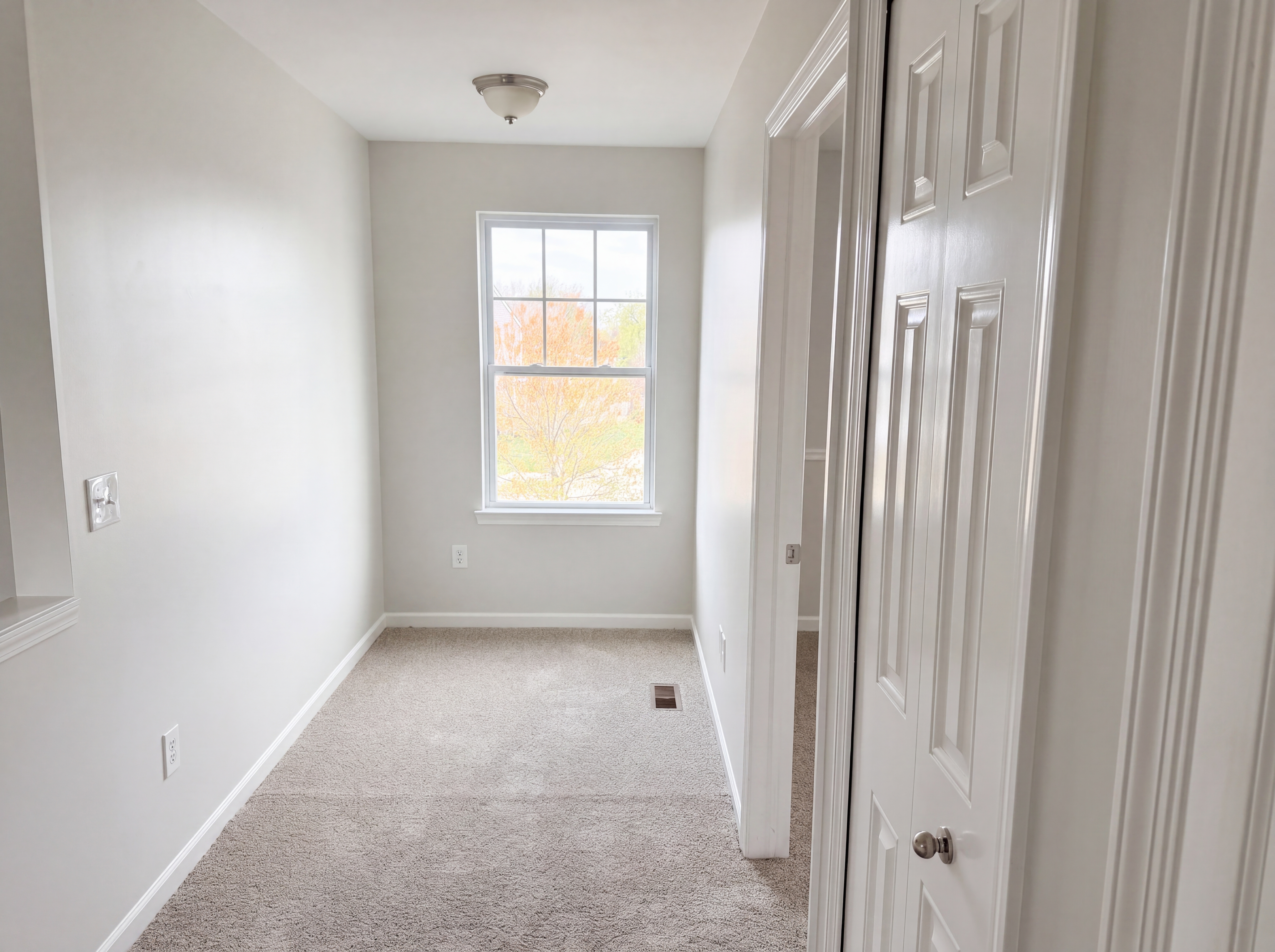 Photo 16 of 44 of 42824 Greystone Dr, Sterling Heights, MI