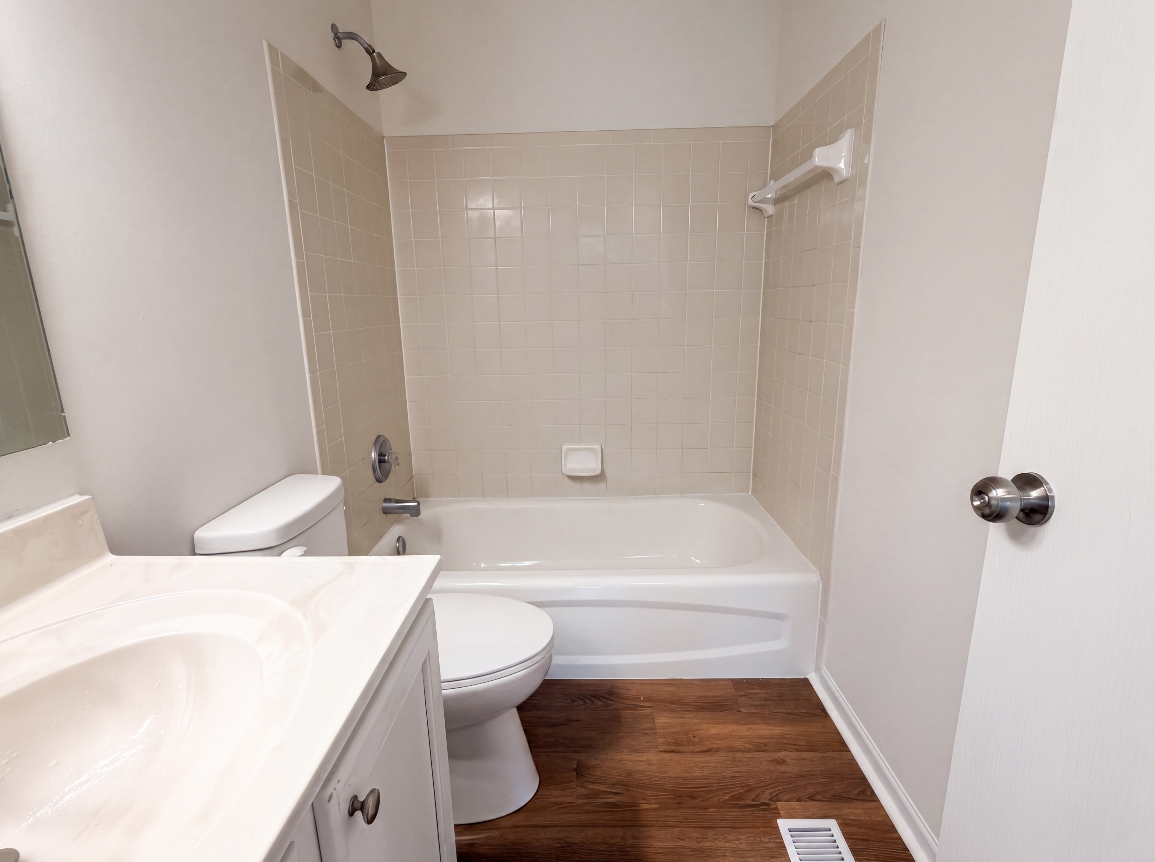 Photo 19 of 30 of 5074 Langcroft Dr, Hilliard, OH