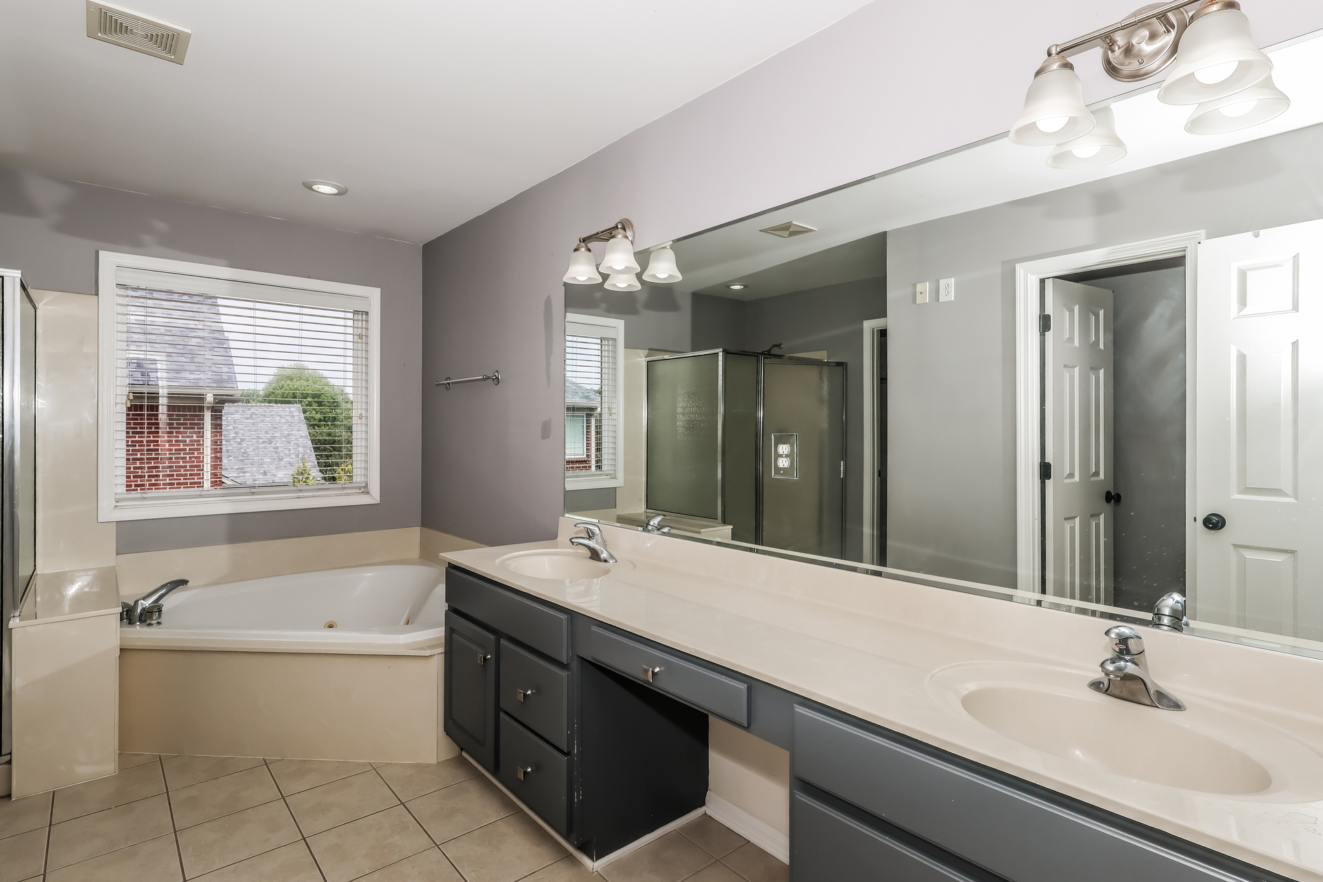 Photo 10 of 23 of 10917 Worthington Ln, Prospect, KY