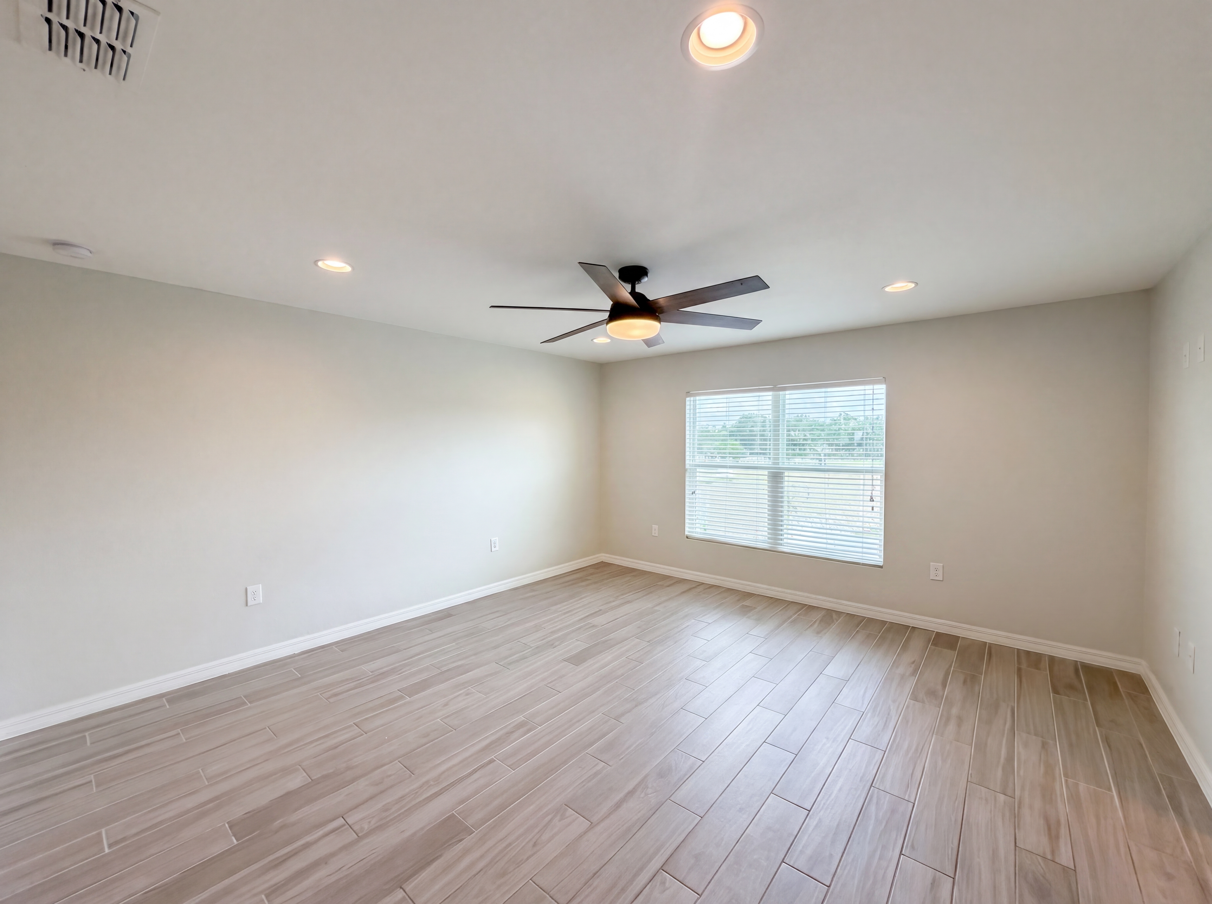 Photo 11 of 25 of 4510 Penkert Pl, Lakeland, FL