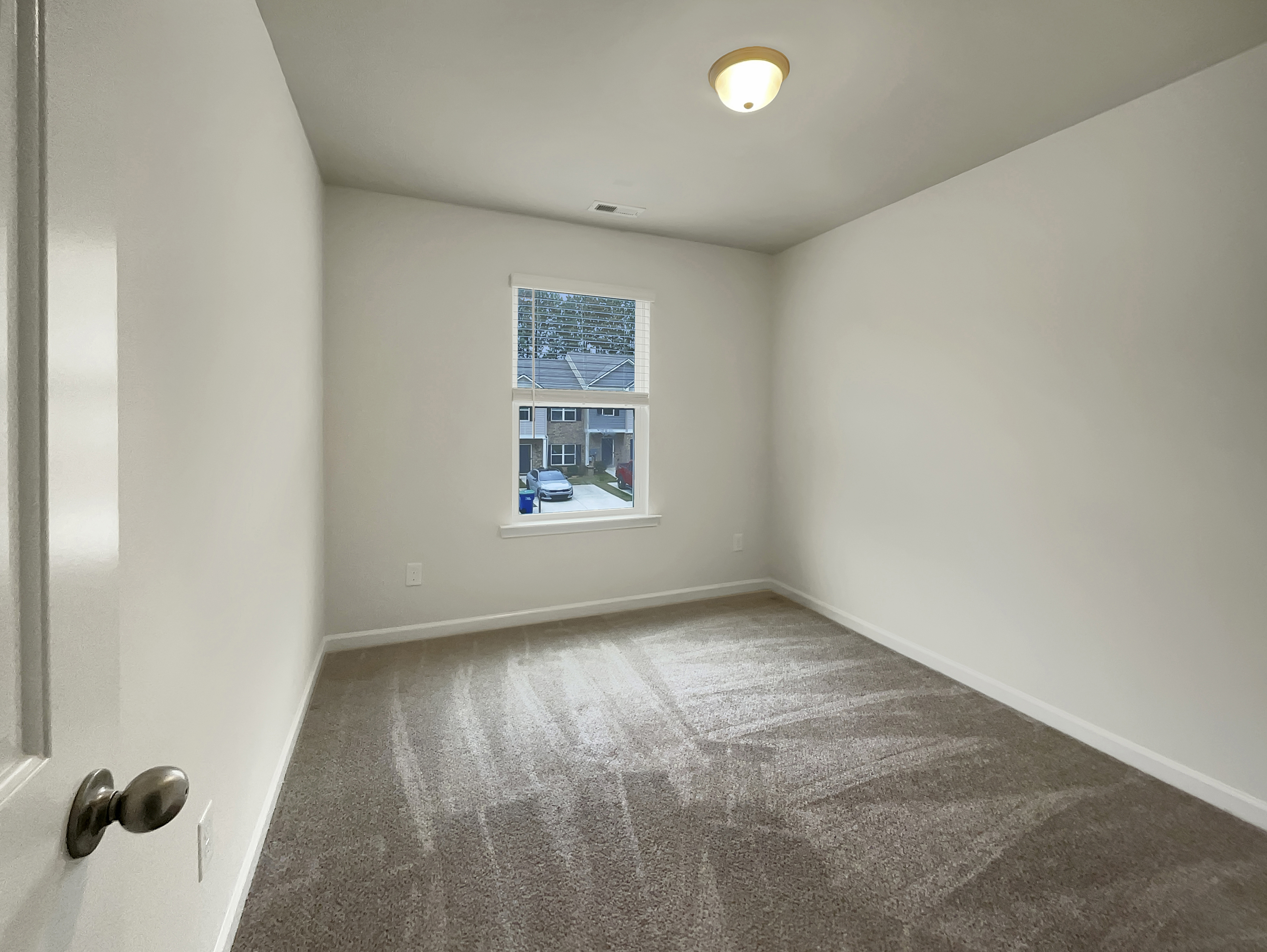 Photo 5 of 23 of 6077 Oakley Rd, Union City, GA