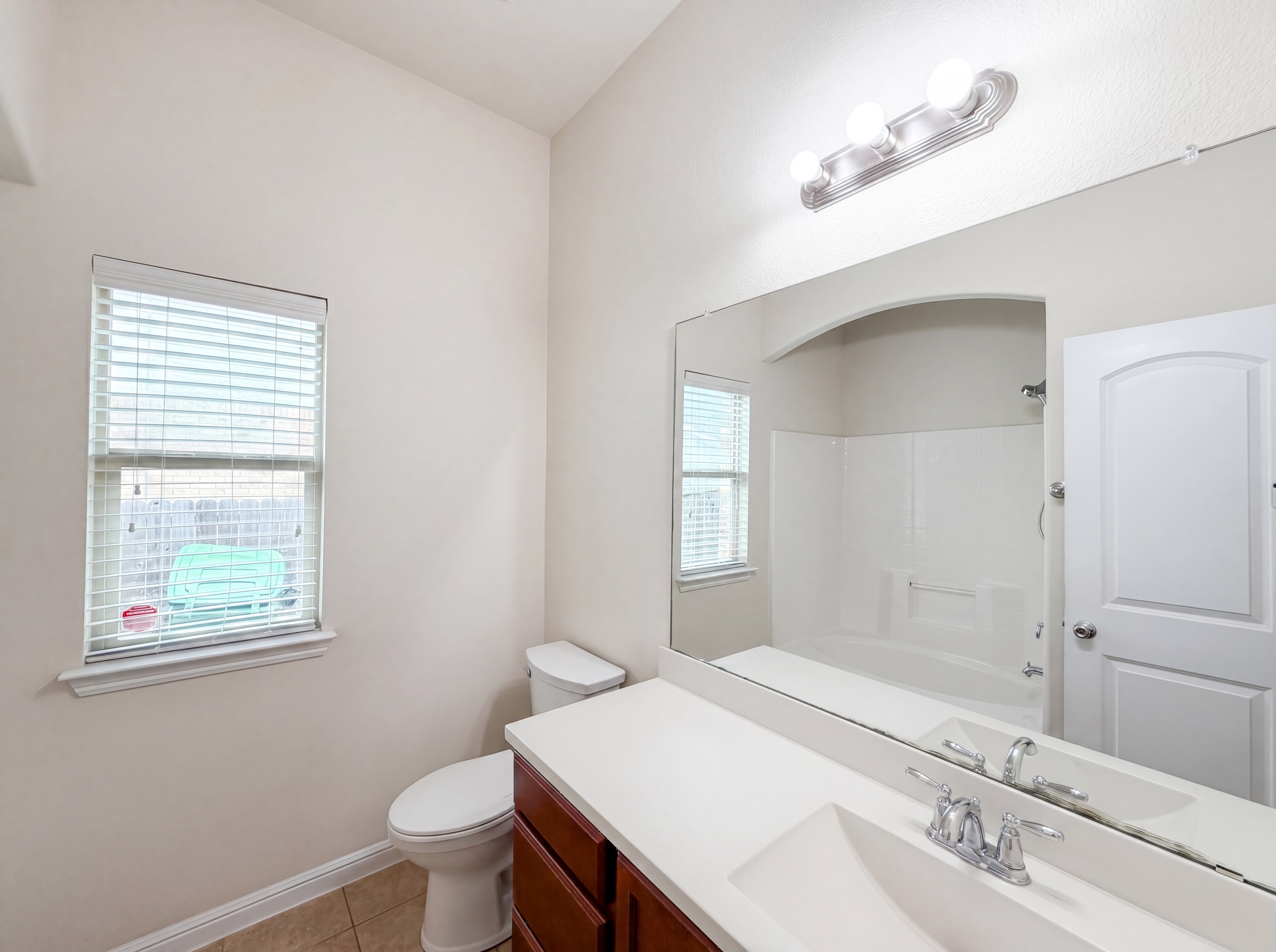 Photo 11 of 23 of 1124 Terrace View Dr, Fort Worth, TX