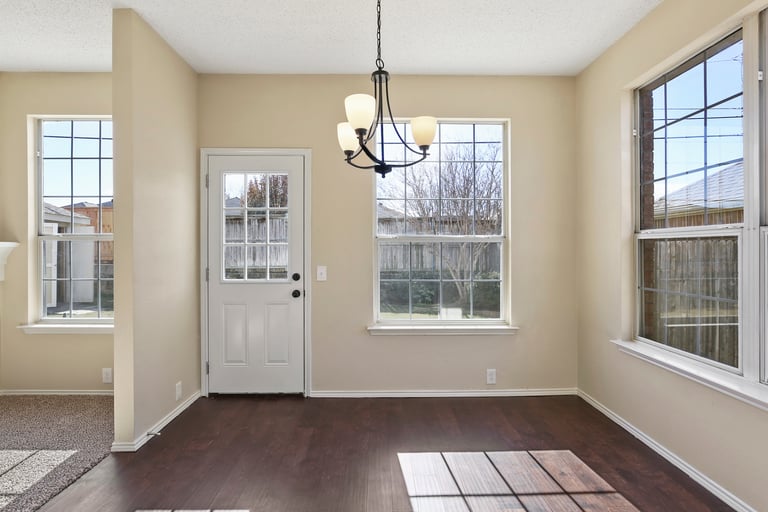 Photo 10 of 30 - 4648 Park Bend Dr, Fort Worth, TX 76137