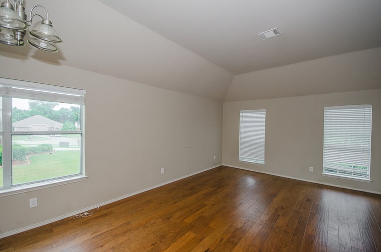 Photo 11 of 26 - 544 Kenilworth Ave, Little Elm, TX 75068