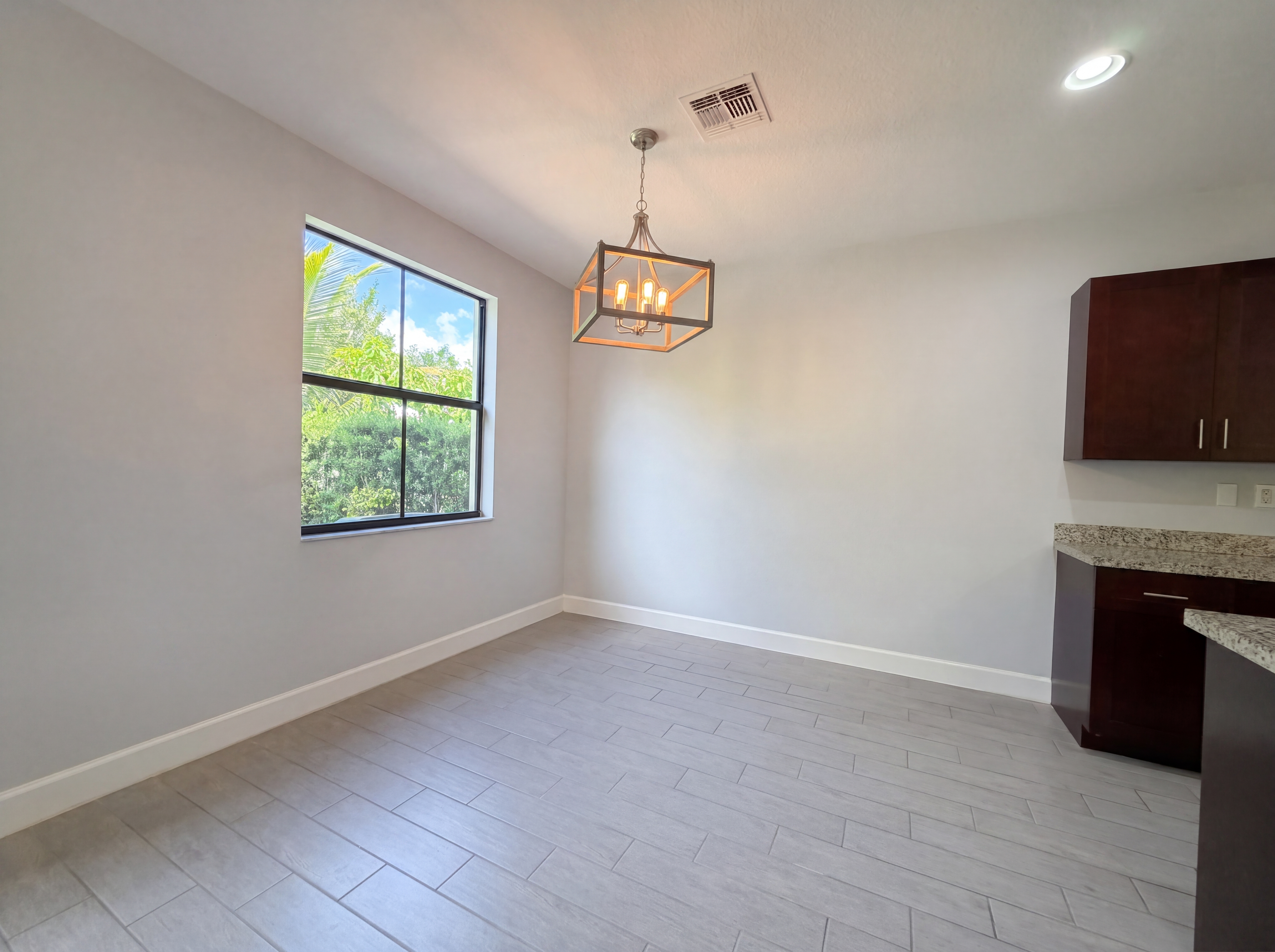 Photo 6 of 26 of 5213 NW 50th Ter, Tamarac, FL