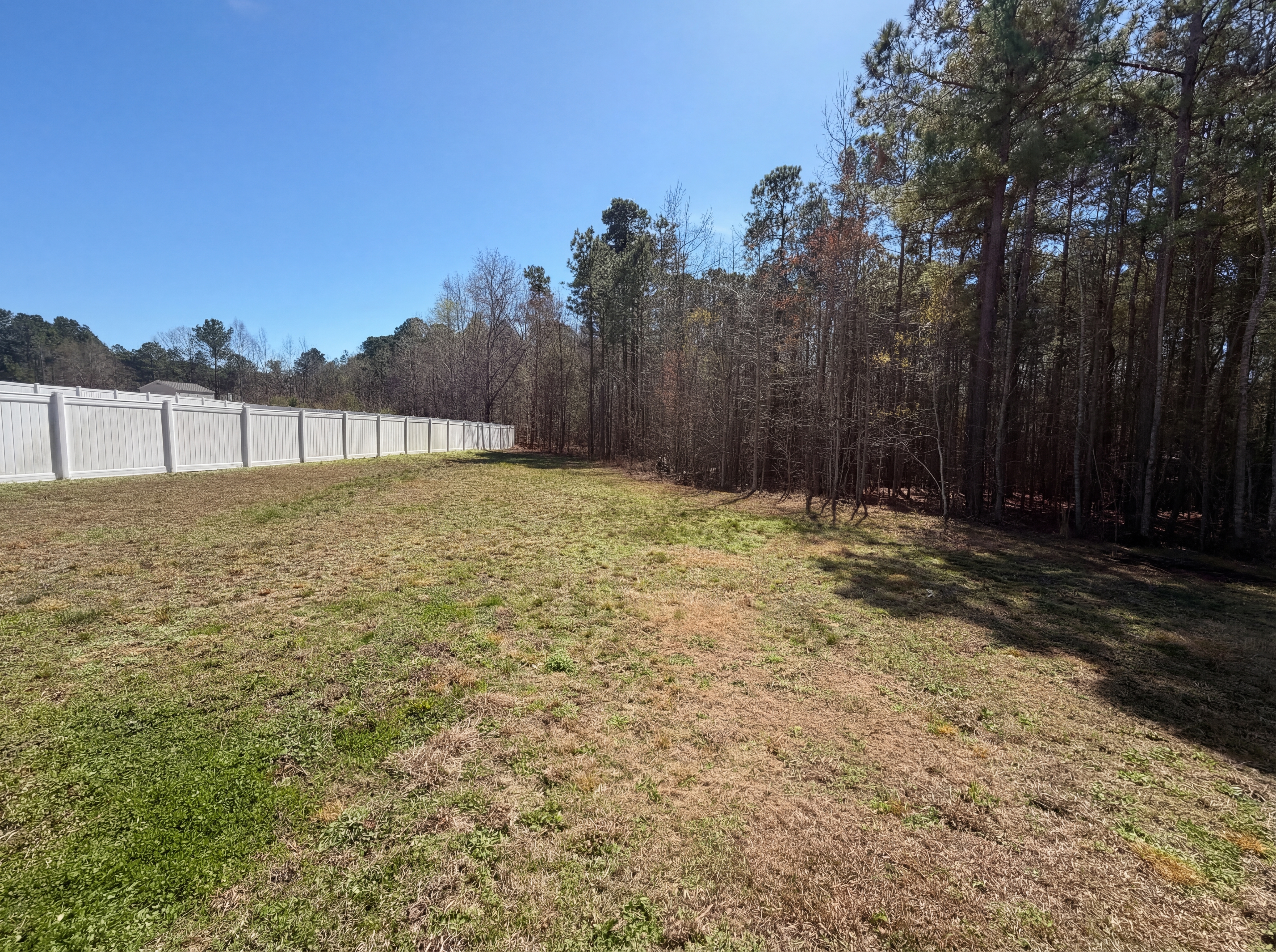 Photo 17 of 21 of 333 Oakhaven Dr, Holly Springs, NC