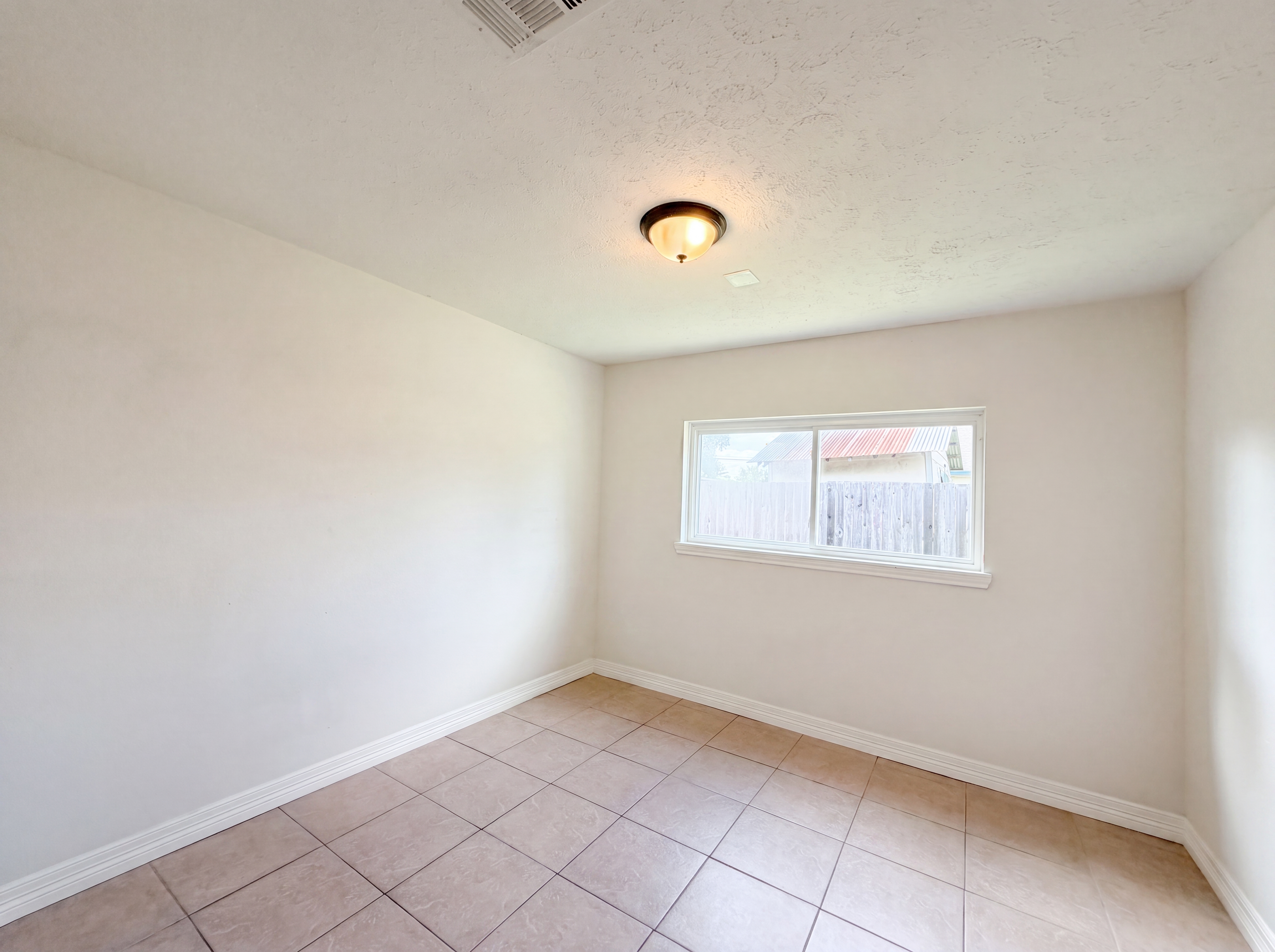 Photo 10 of 17 of 703 Midland Ct, Houston, TX